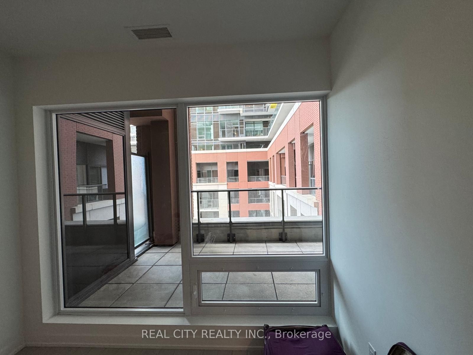 4010 Eglinton Avenue 406