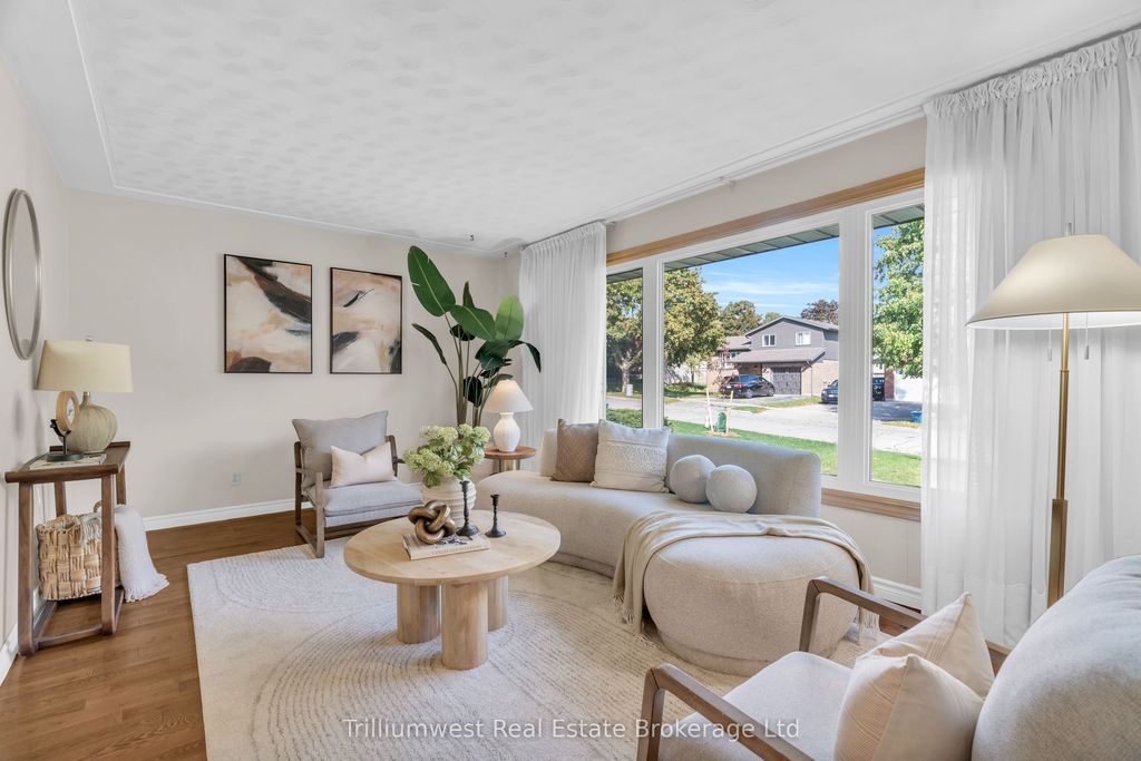 Photo of 115 White Pine Crescent, Waterloo, ON N2V 1B3 (MLS # X12450828)