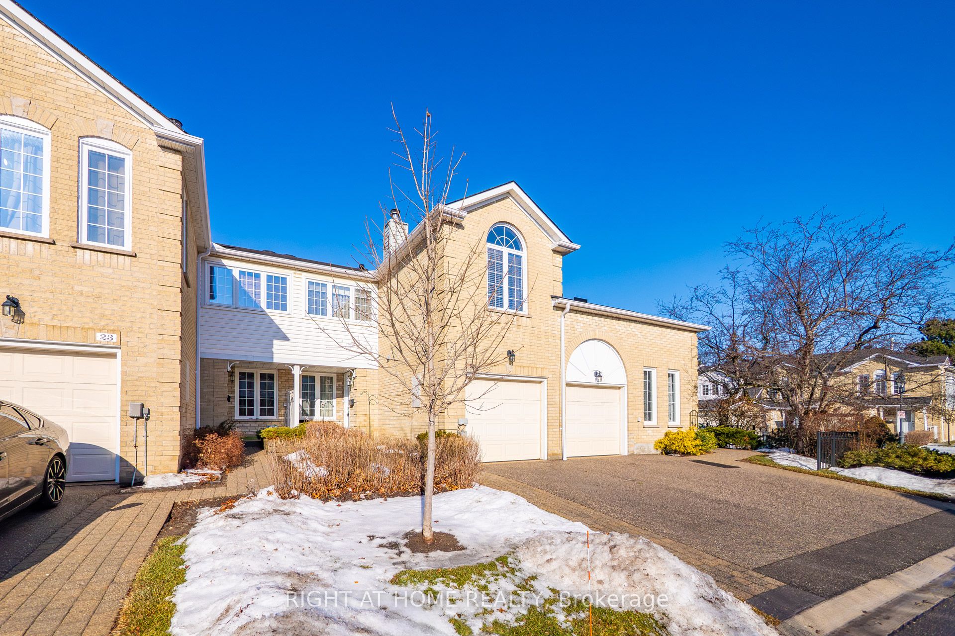 25 Heathcliffe Square