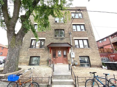 555 Palmerston Avenue 3 Toronto ON M6G 2P6