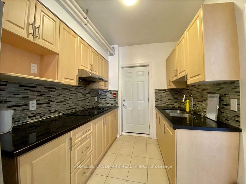 555 Palmerston Avenue 3