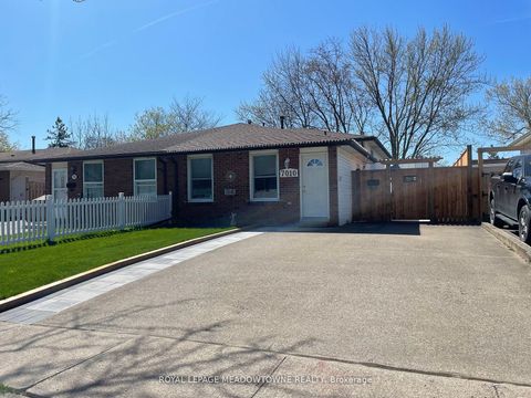 Photo of 7010 Bonnie Street, Niagara Falls, ON L2G 7L1 (MLS # X12683050)