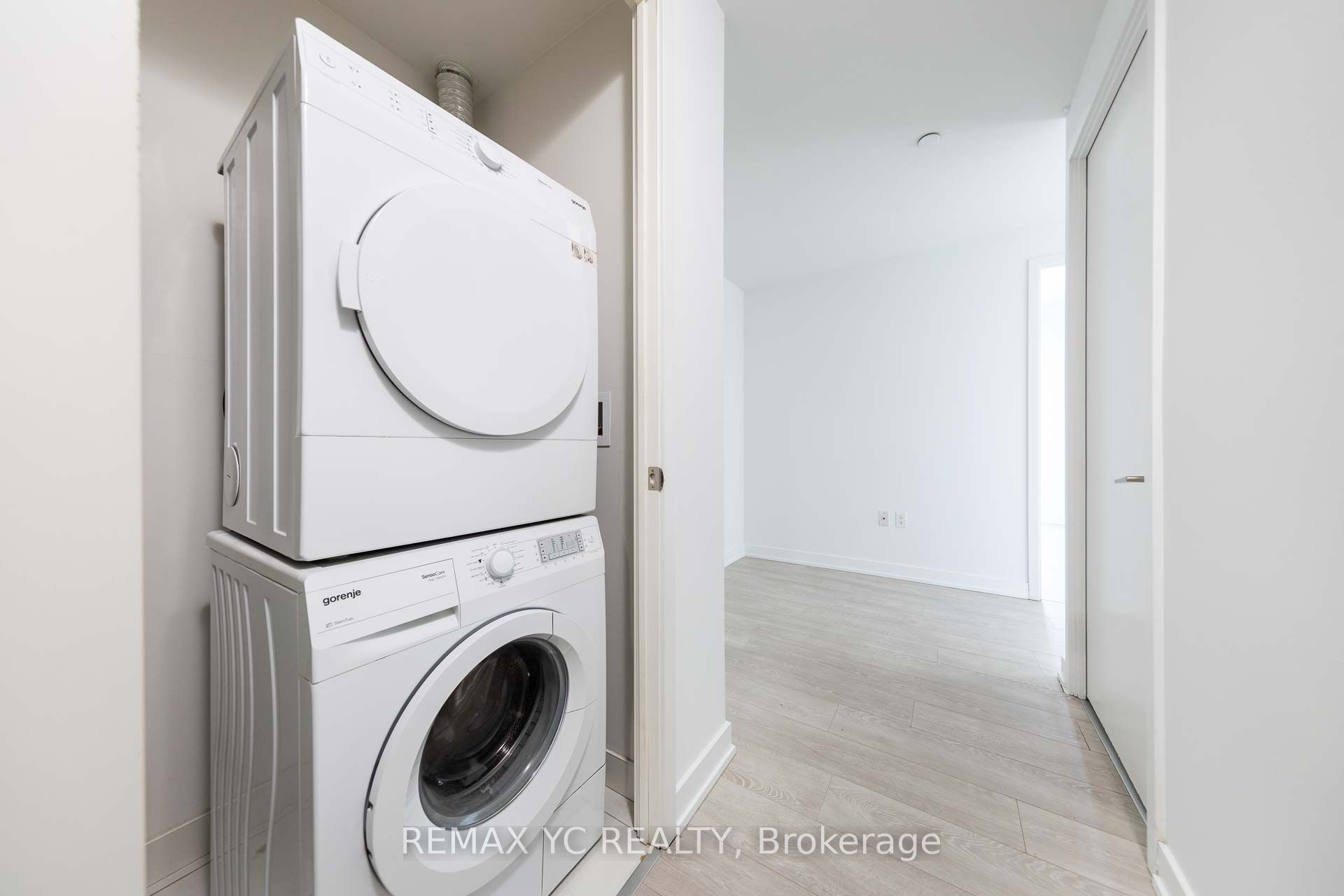 15 Queens Quay E 1302