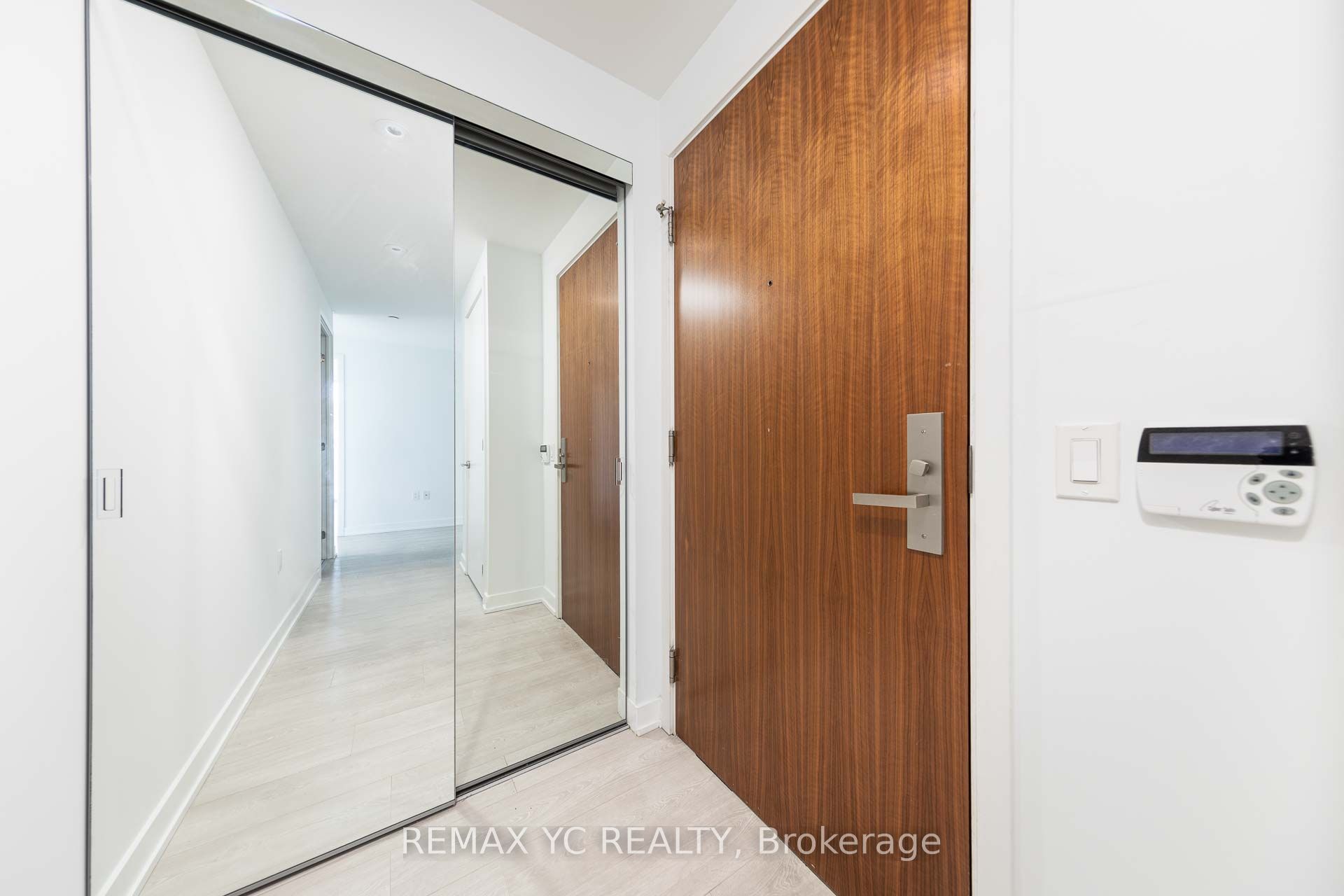 15 Queens Quay E 1302