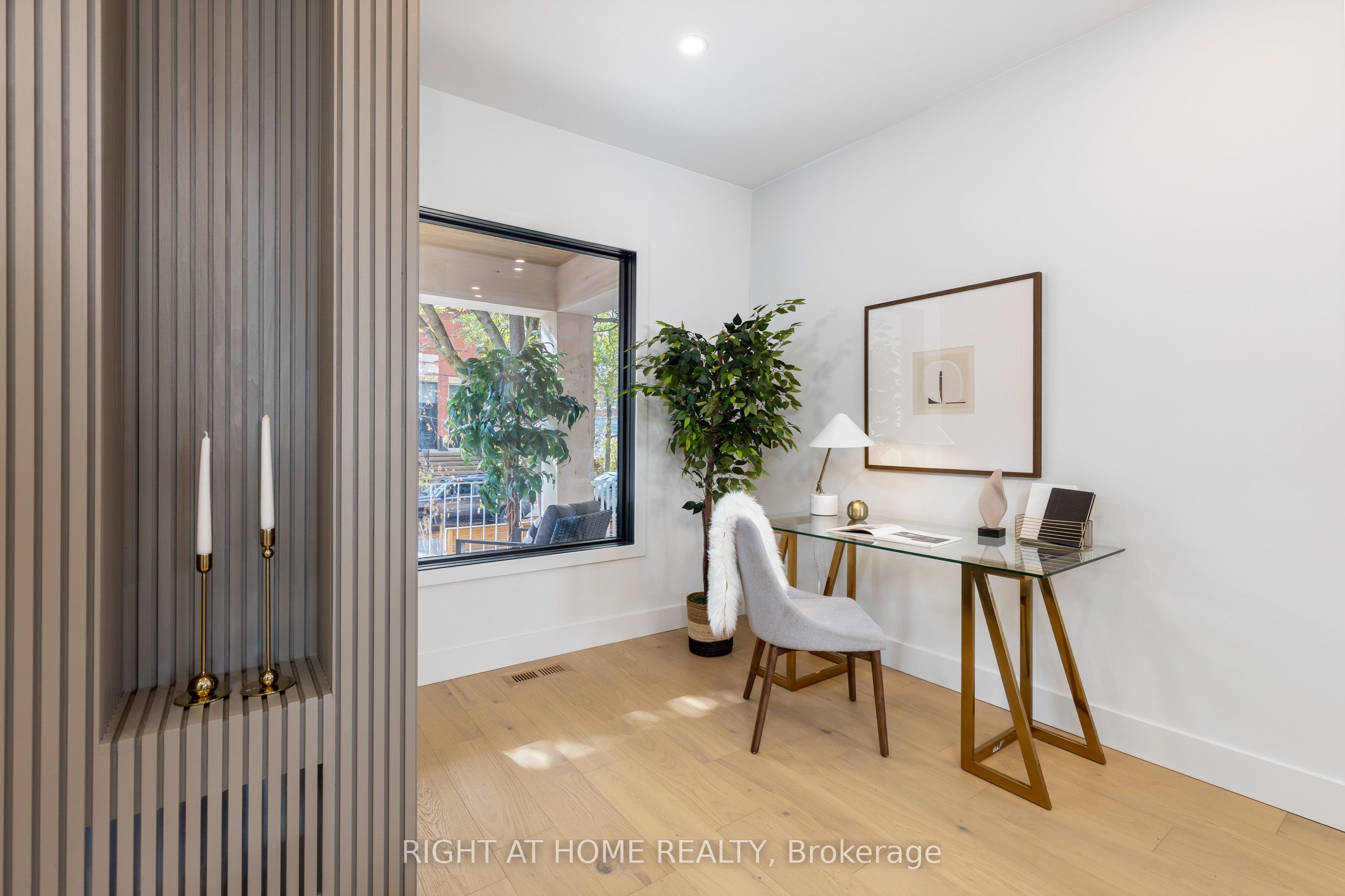 768 Richmond Street W