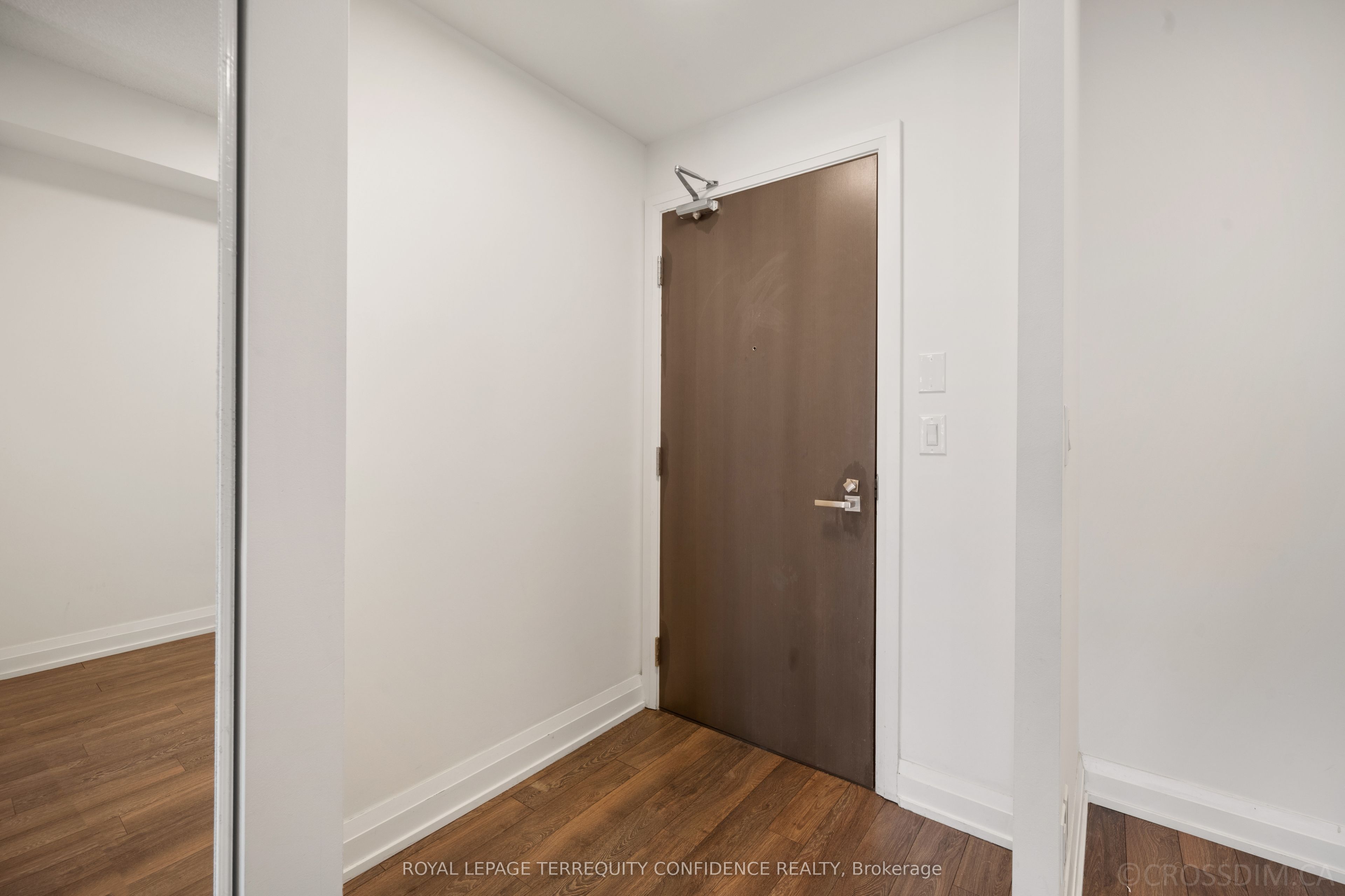 7161 Yonge Street 727