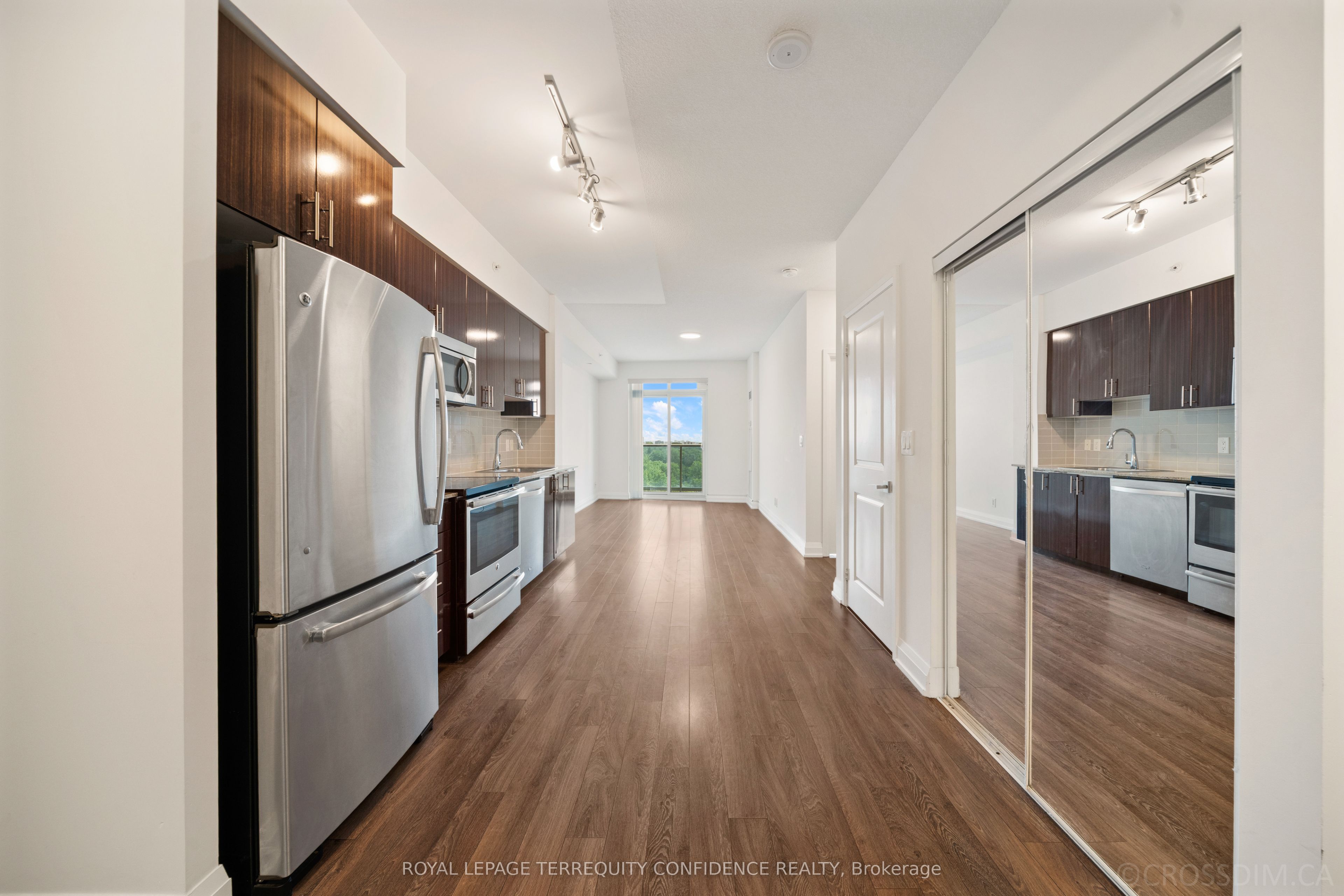 7161 Yonge Street 727