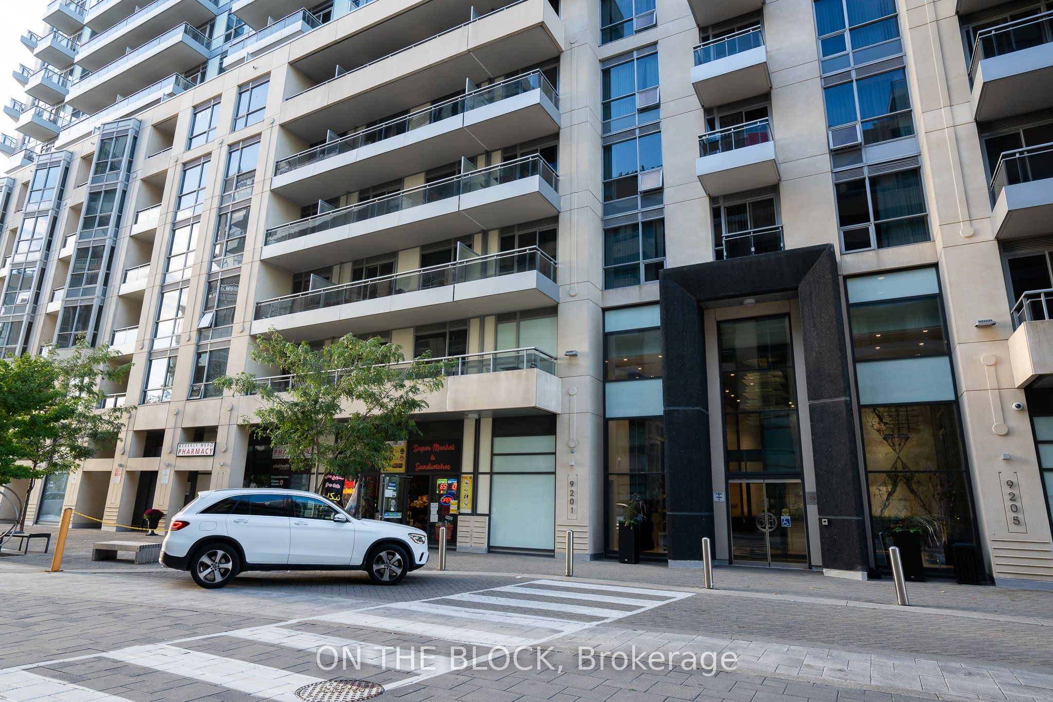 9201 Yonge Street 1111