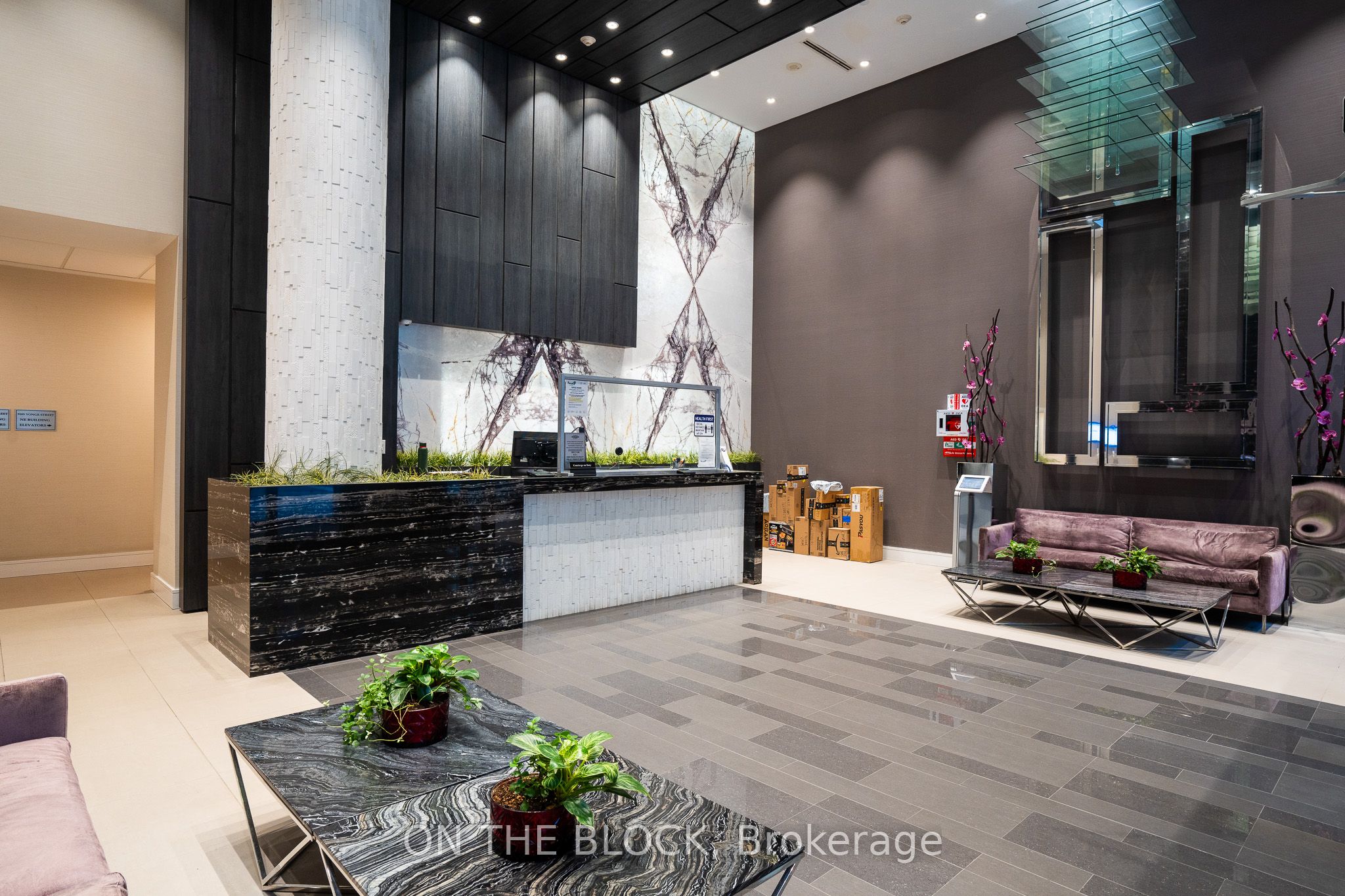 9201 Yonge Street 1111