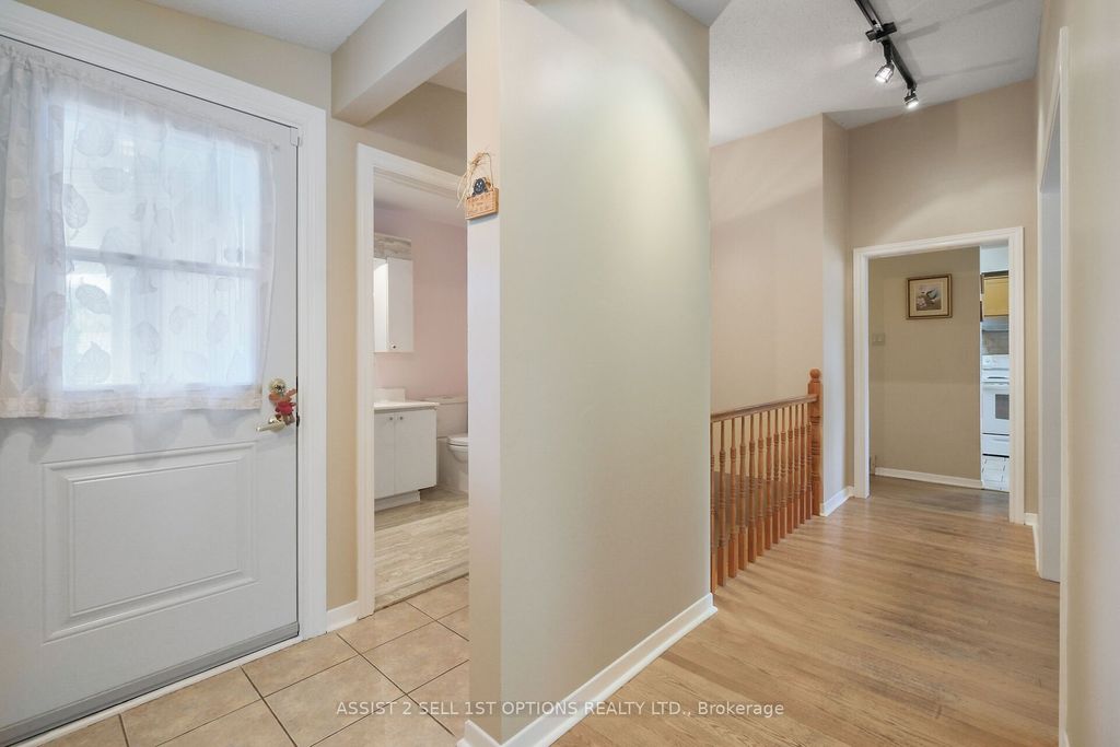 Photo of 24 Barnes Crescent, South of Baseline to Knoxdale, ON K2H 7C2 (MLS # X12473418)