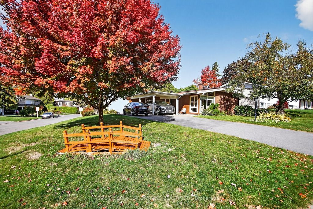 Photo of 24 Barnes Crescent, South of Baseline to Knoxdale, ON K2H 7C2 (MLS # X12473418)