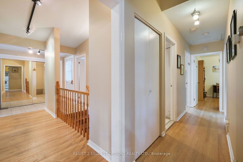 Photo of 24 Barnes Crescent, South of Baseline to Knoxdale, ON K2H 7C2 (MLS # X12473418)