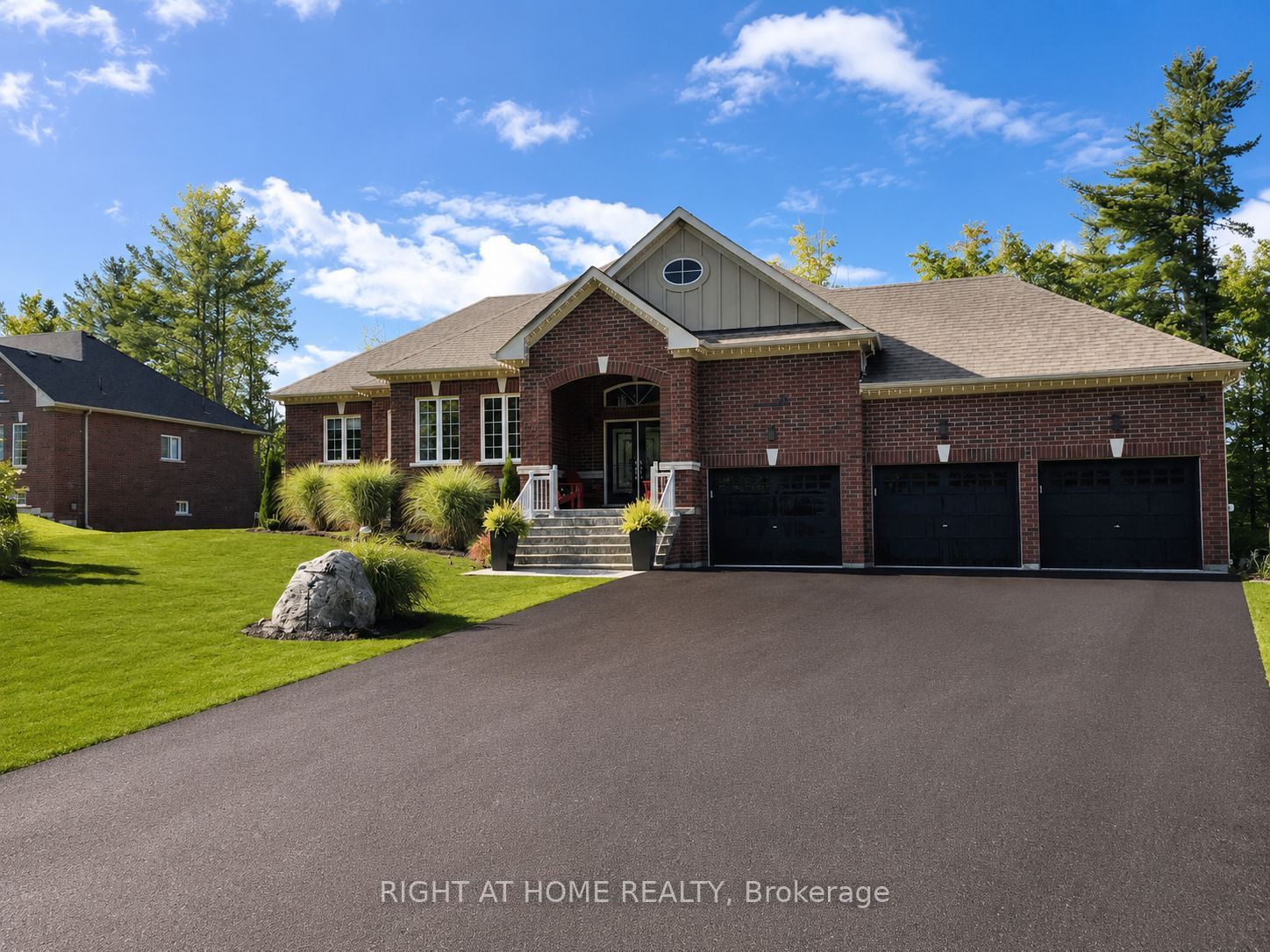 Photo 1 of 46 — 84 Diamond Valley Drive, Oro-Medonte, ON L0L 2E0