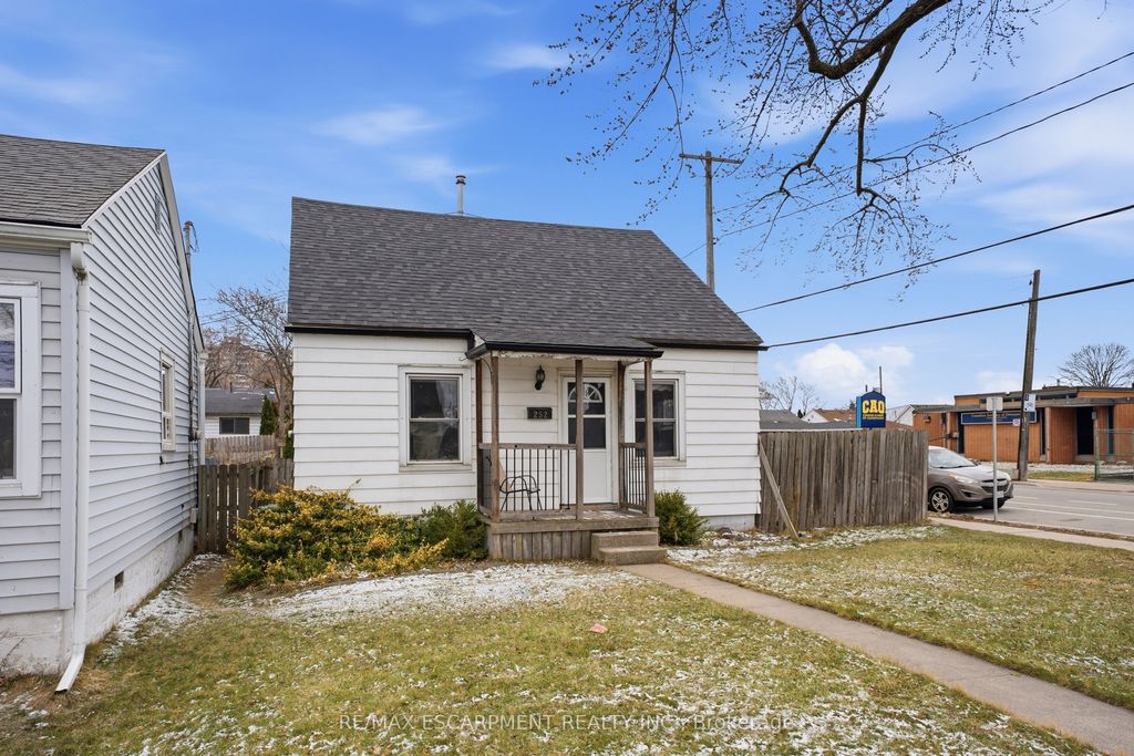 Photo of 252 Ivon Avenue, Hamilton, ON L8H 5T2 (MLS # X12901578)