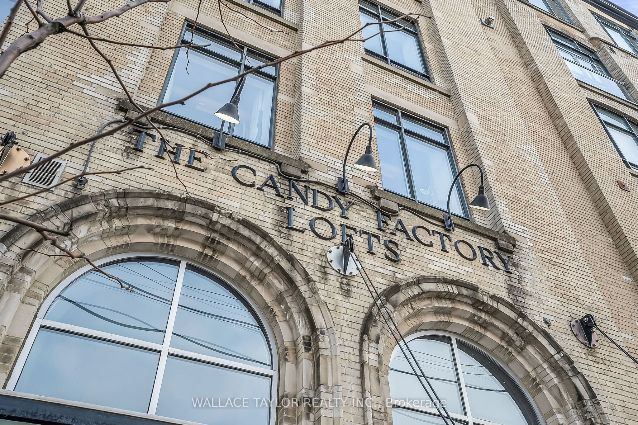 993 Queen Street W 208