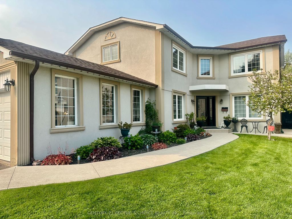 Photo of 32 Madrid Crescent, Brampton, ON L6S 2X4 (MLS # W12659346)