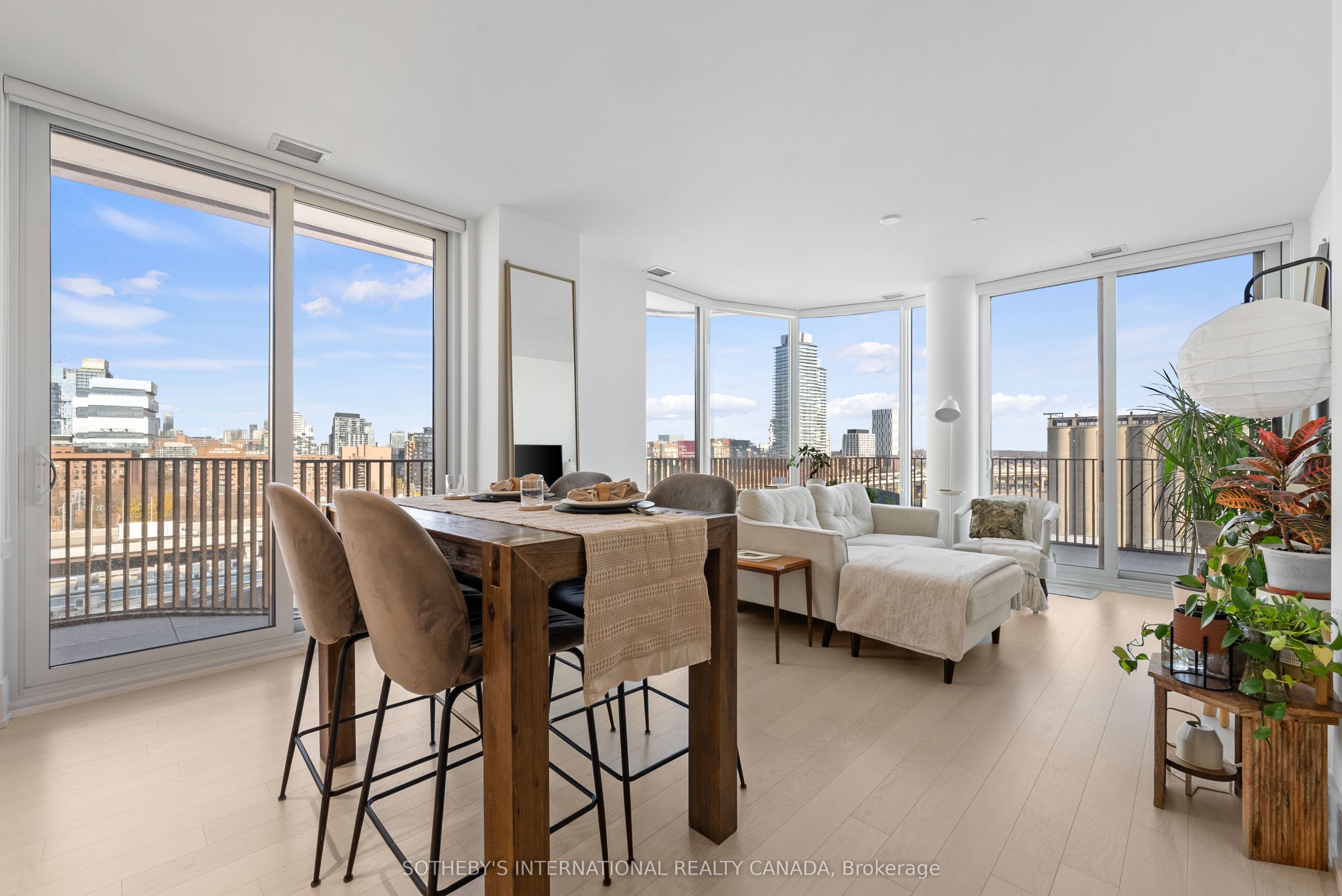 155 Merchants' Wharf N/A 831