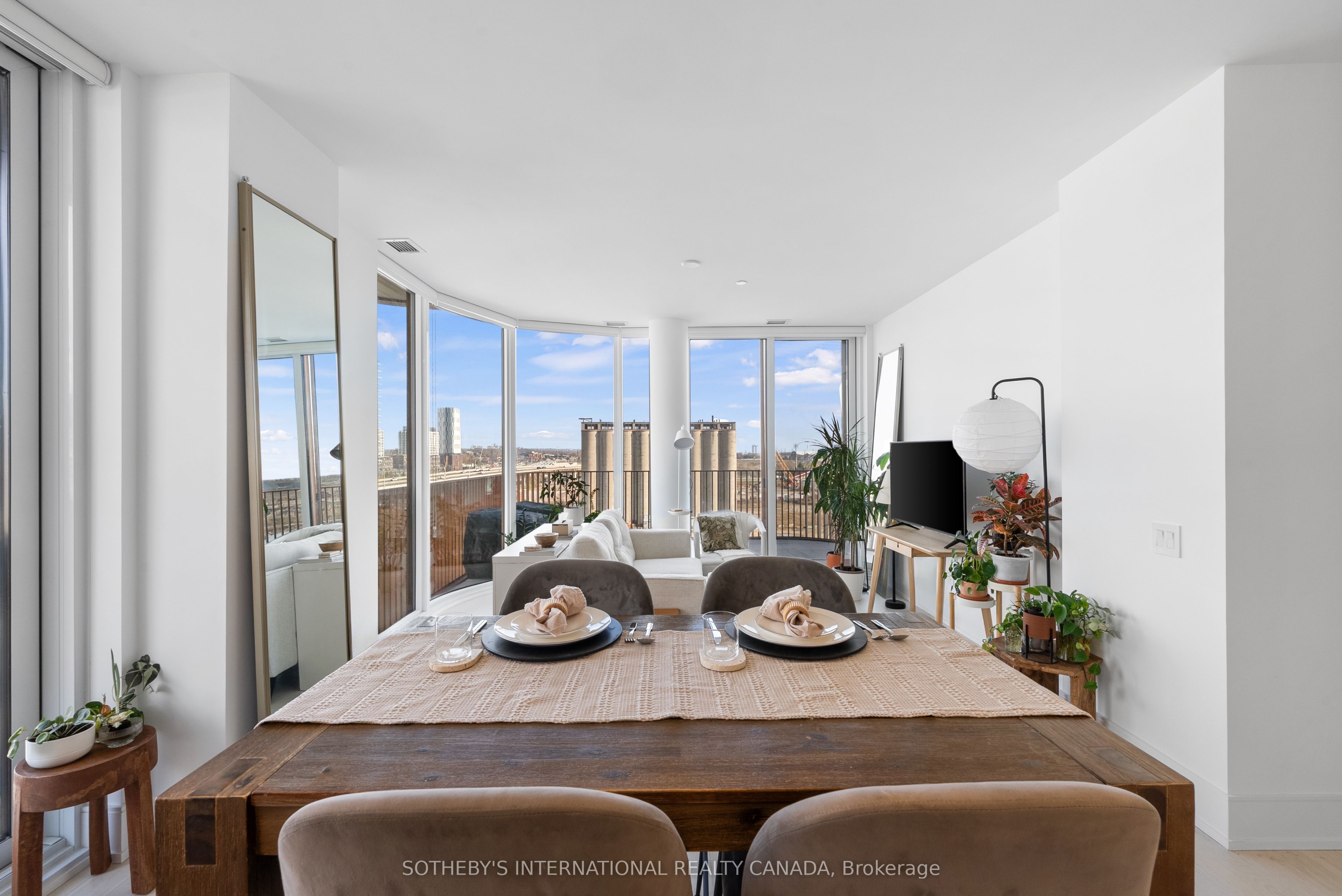 155 Merchants' Wharf N/A 831