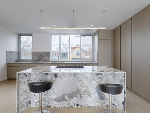 899 Dundas Street W Upper Toronto ON M6J 1V9