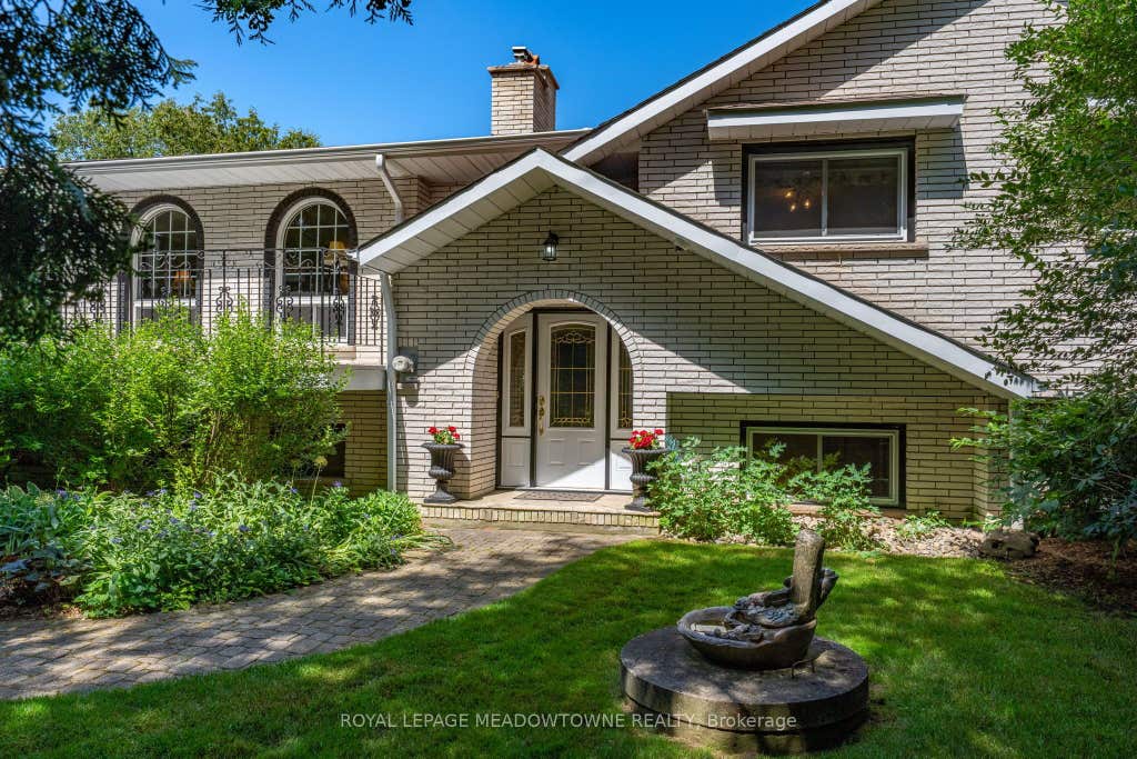 Photo of 6733 25 Side Road, Halton Hills, ON L7J 2L7 (MLS # W13660590)