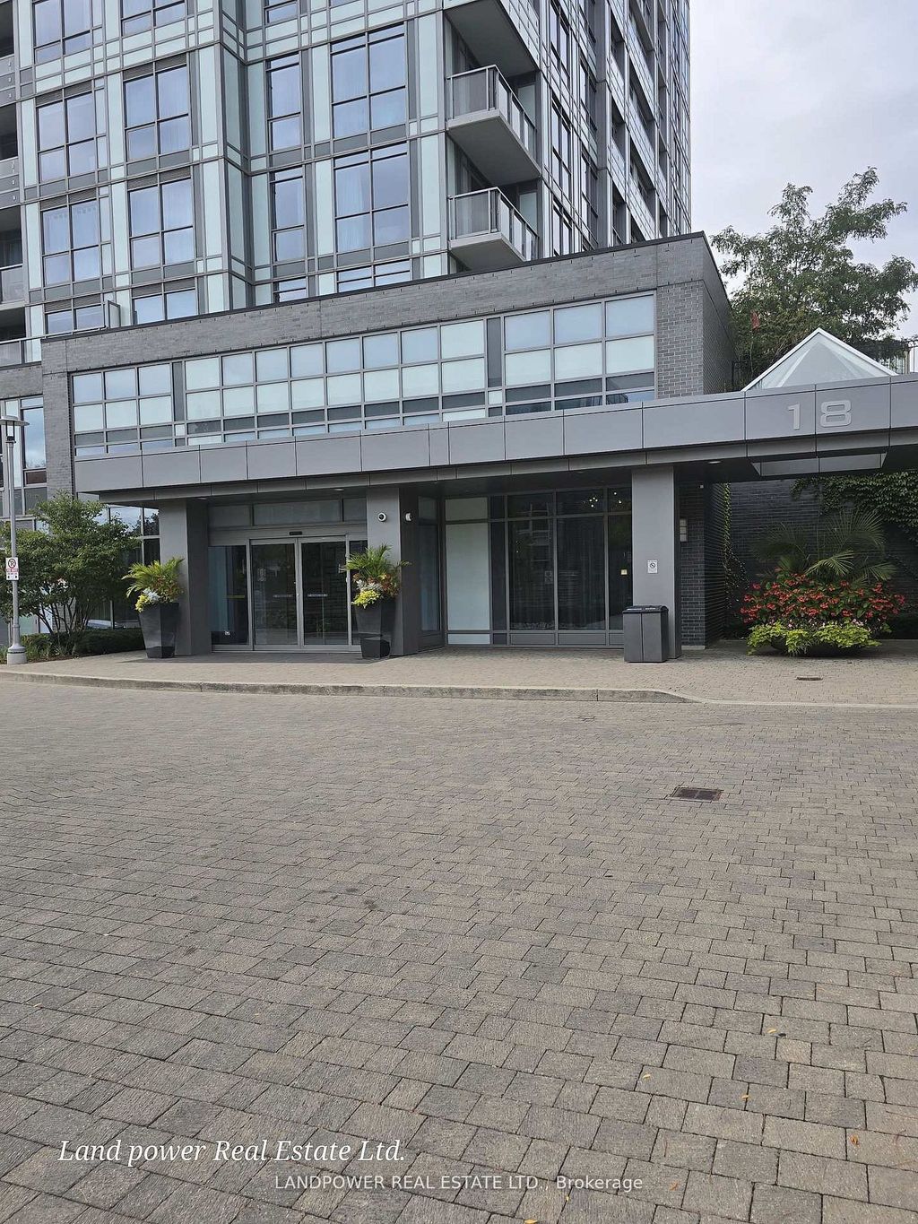 Photo of 18 Graydon Hall Drive #407, Toronto, ON M3A 0A4 (MLS # C12870946)