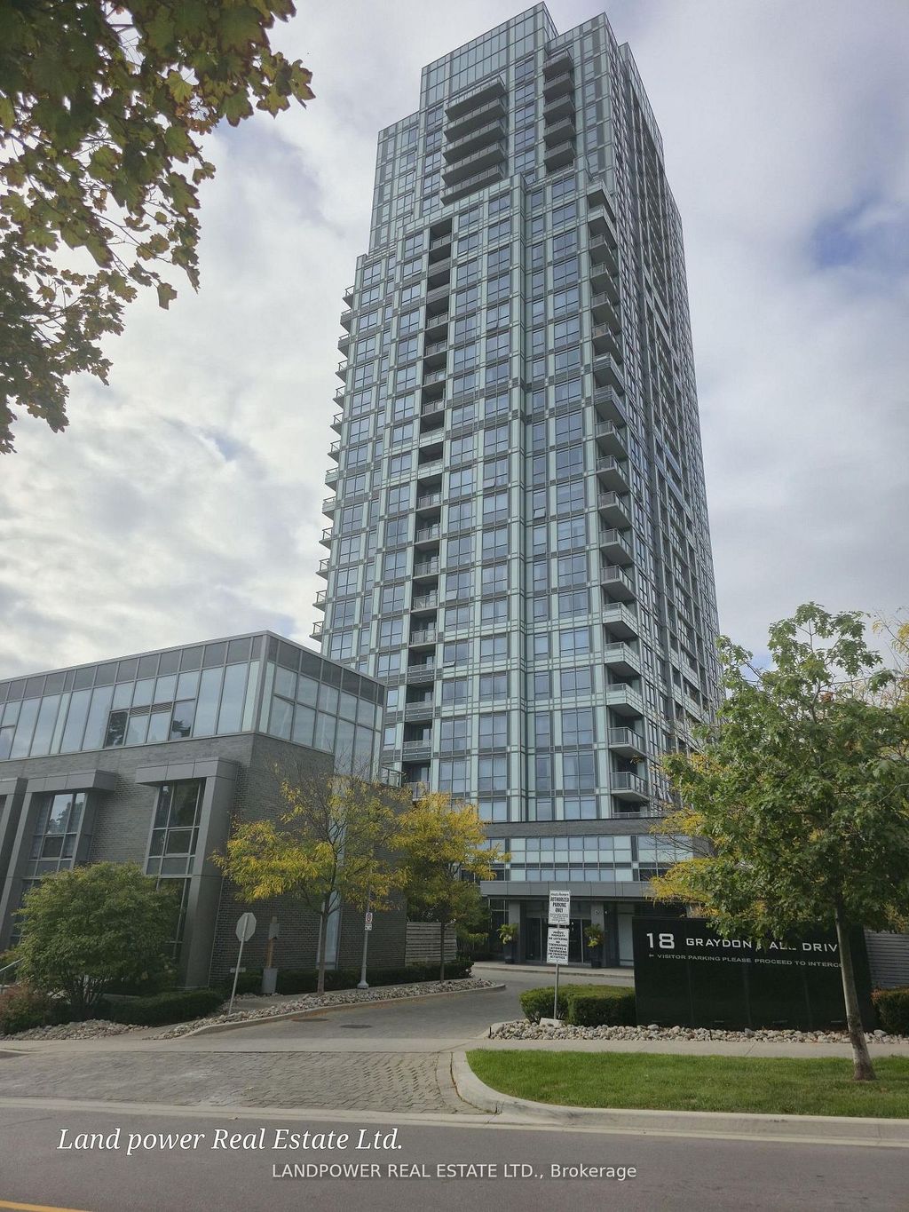 Photo of 18 Graydon Hall Drive #407, Toronto, ON M3A 0A4 (MLS # C12870946)