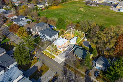 1361 Kenmuir Avenue Mississauga ON L5G 4B3