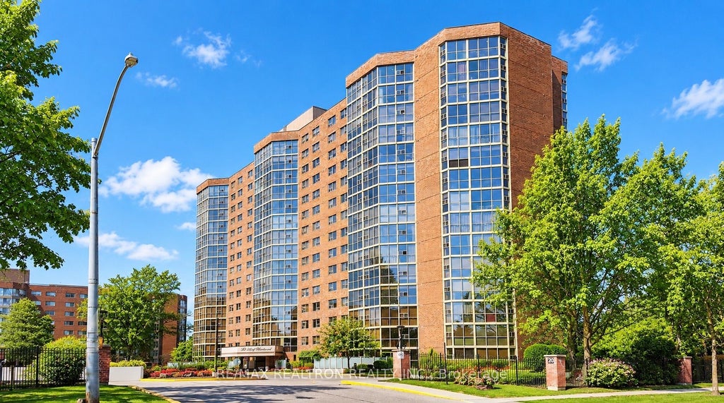 Photo of 20 Baif Boulevard #804, Richmond Hill, ON L4C 8T1 (MLS # N14032244)