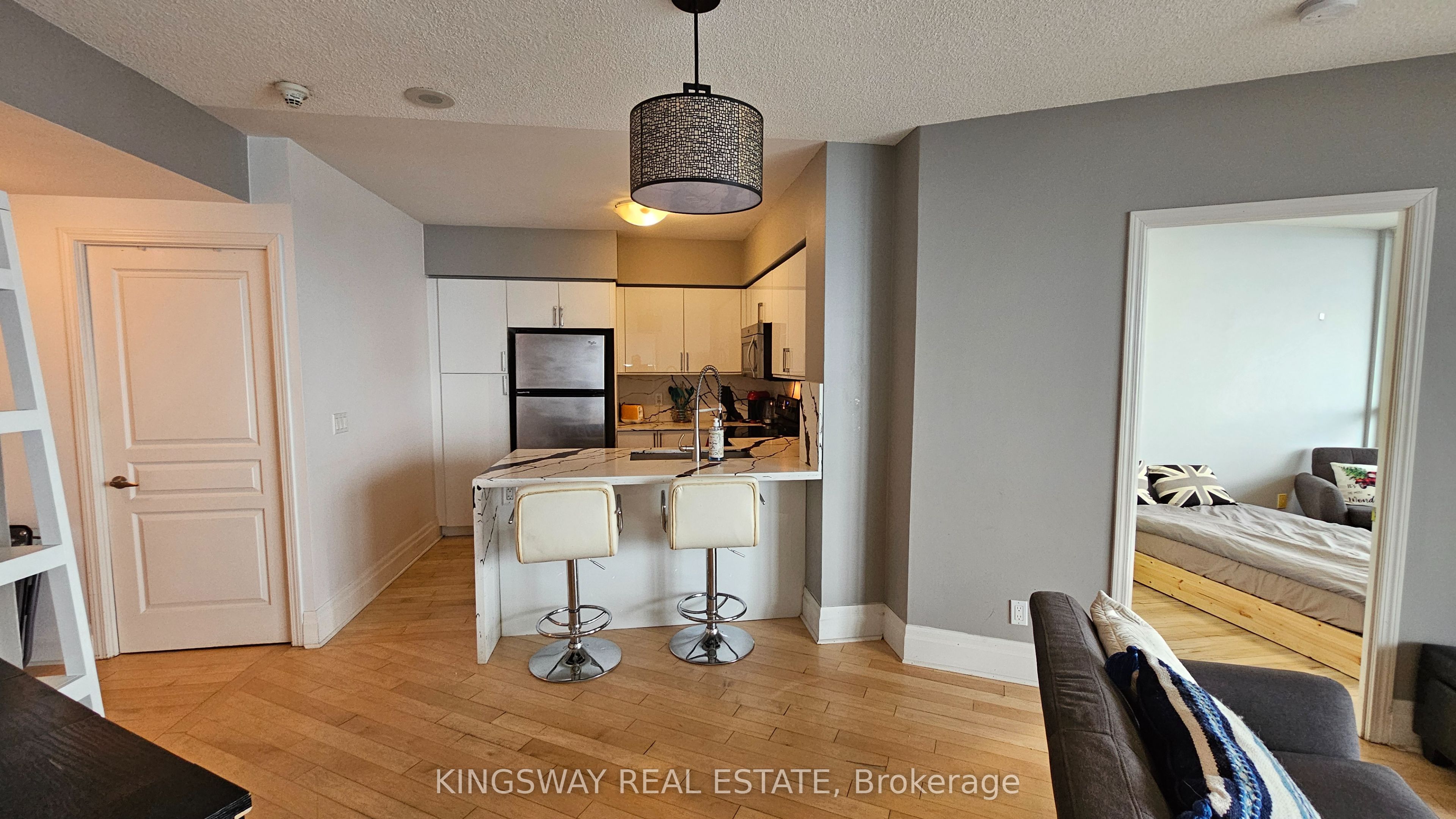 2230 Lake Shore Boulevard W 3707