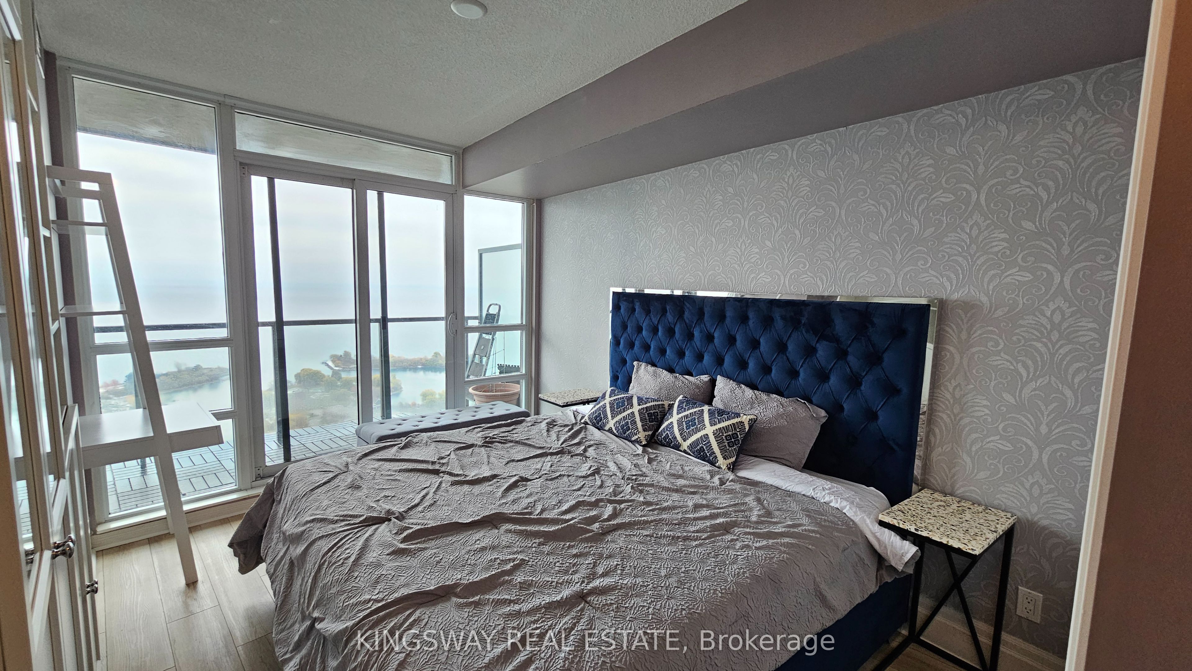 2230 Lake Shore Boulevard W 3707