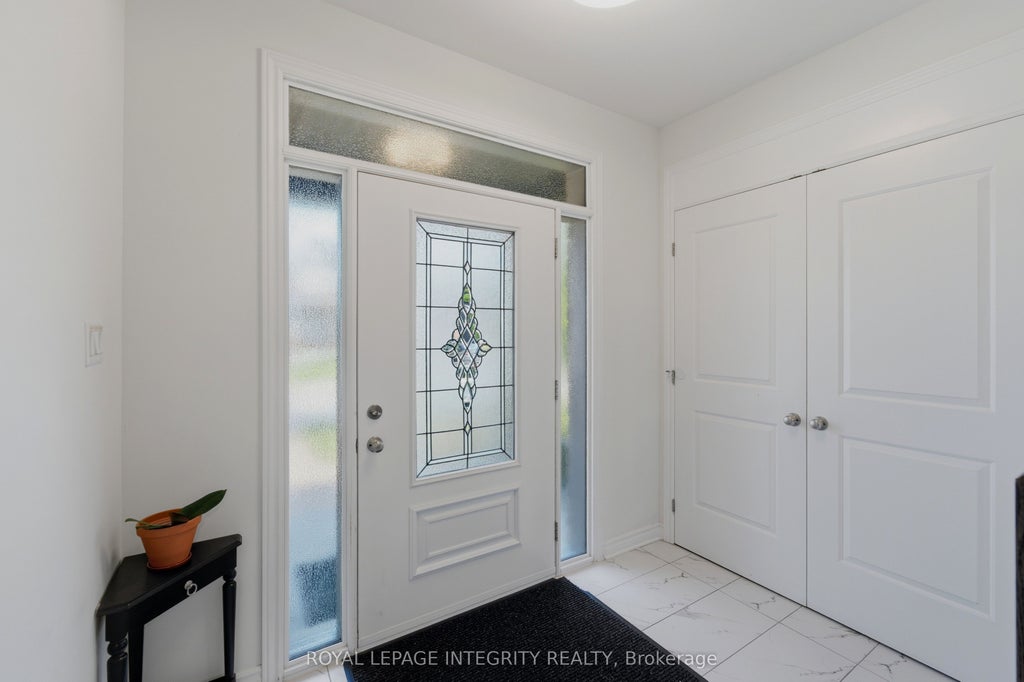 Photo of 43 Cento Way, Stittsville - Munster - Richmond, ON K2S 0W4 (MLS # X13704280)