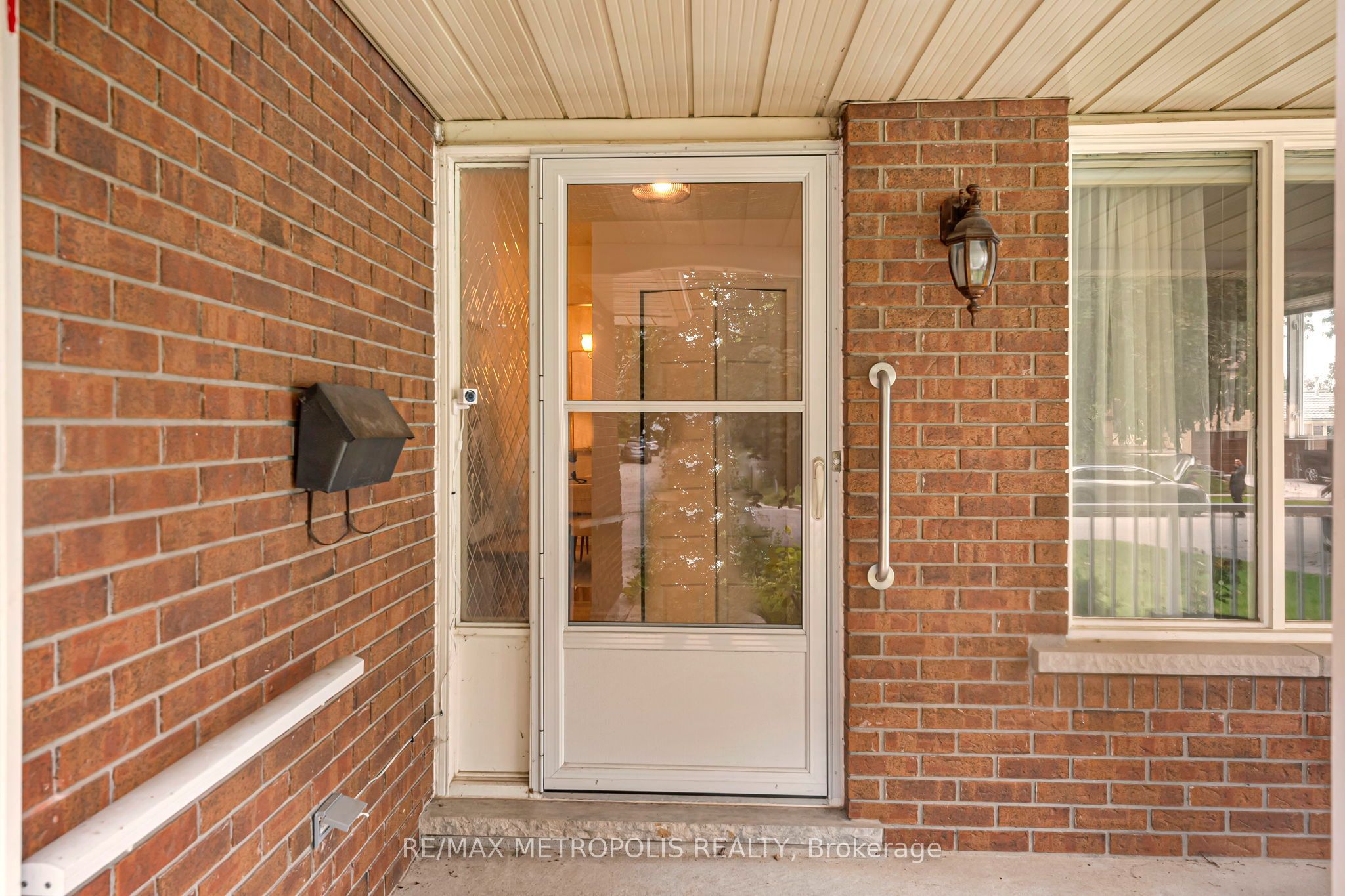 598 Black Oak Crescent