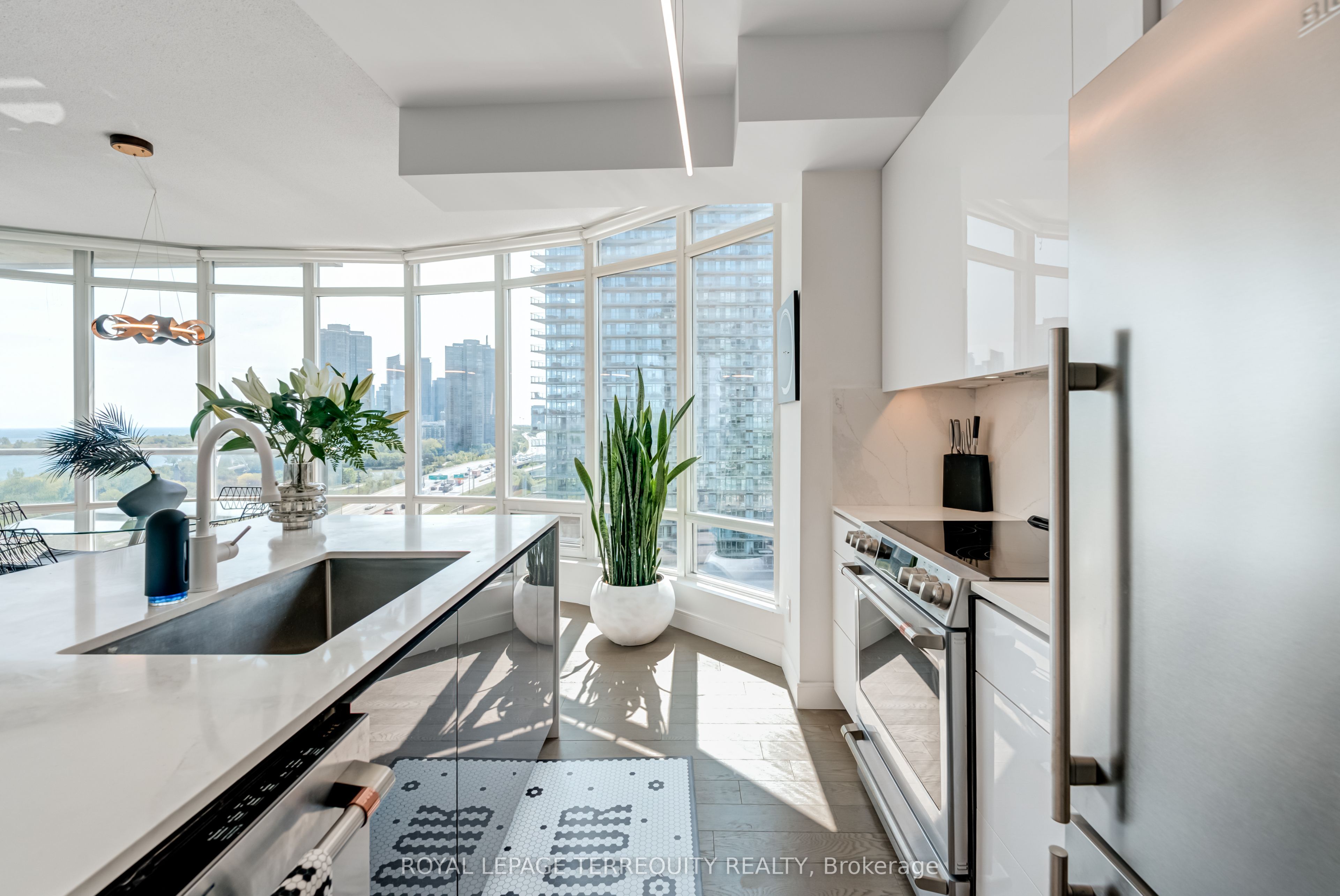 15 Windermere Avenue 1210