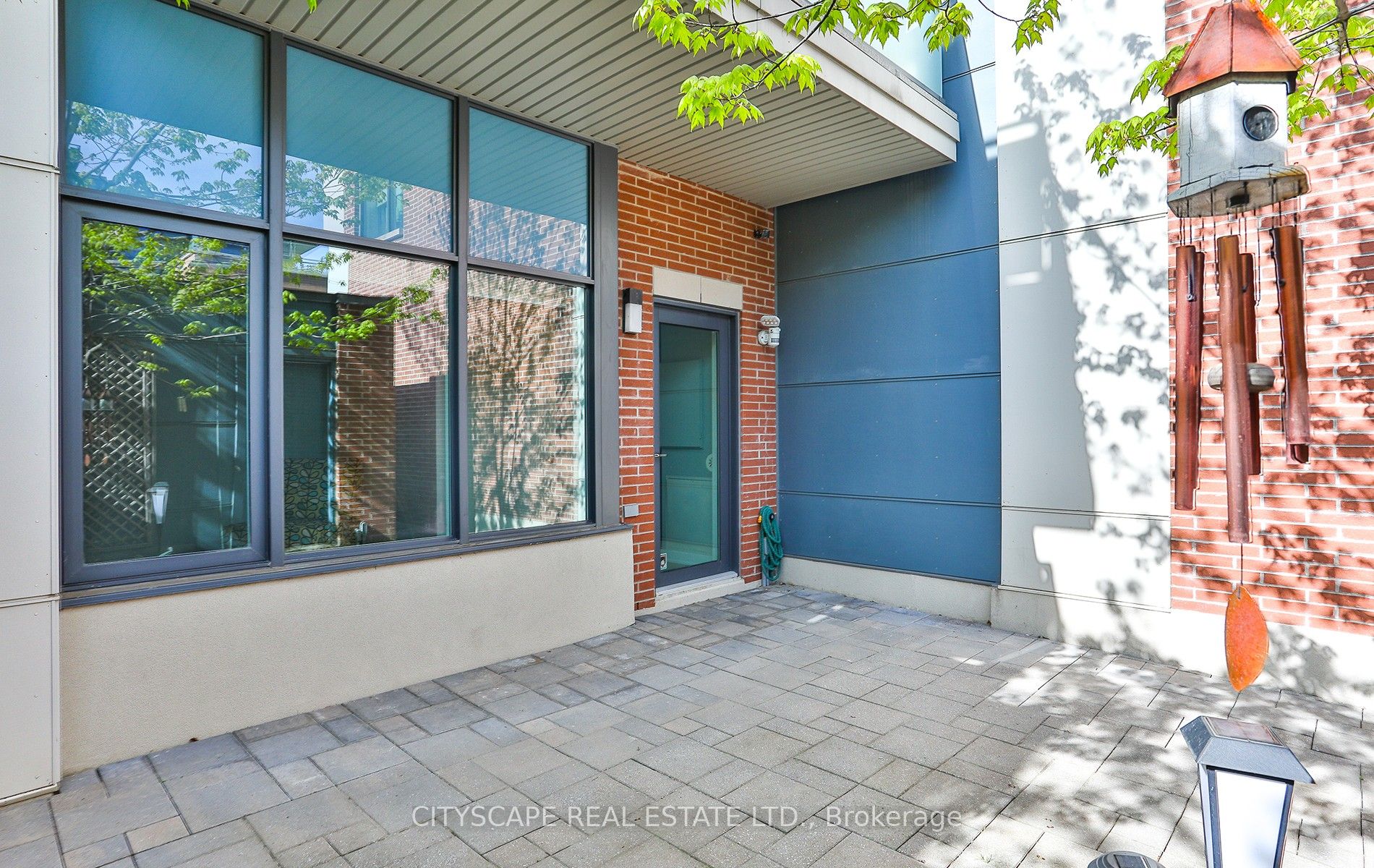 35 Oak Street