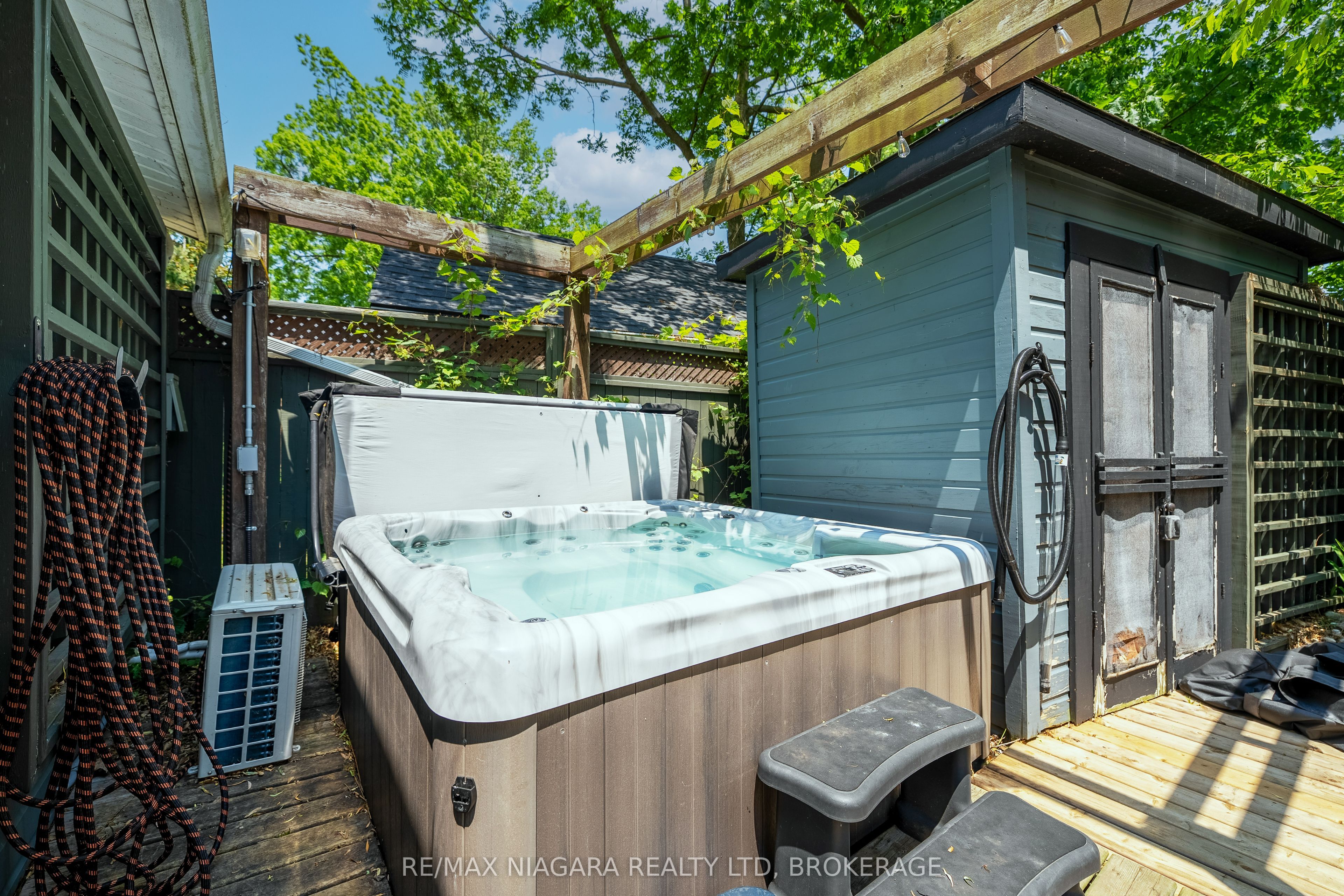 343 Cambridge Road W