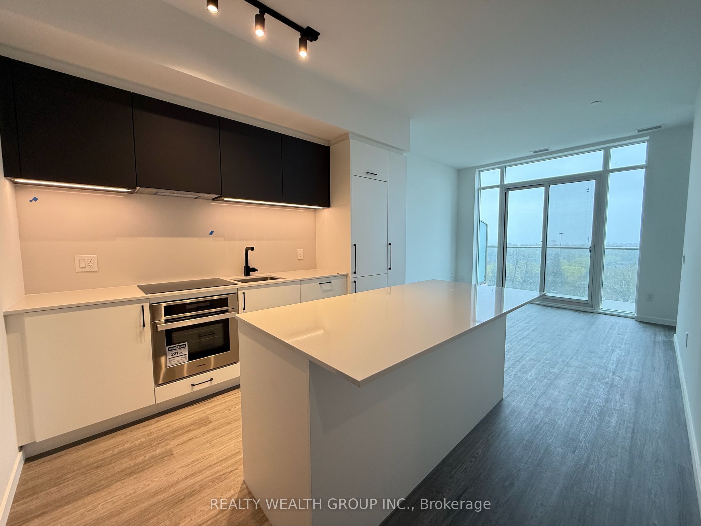 689 The Queensway N/A PH803
