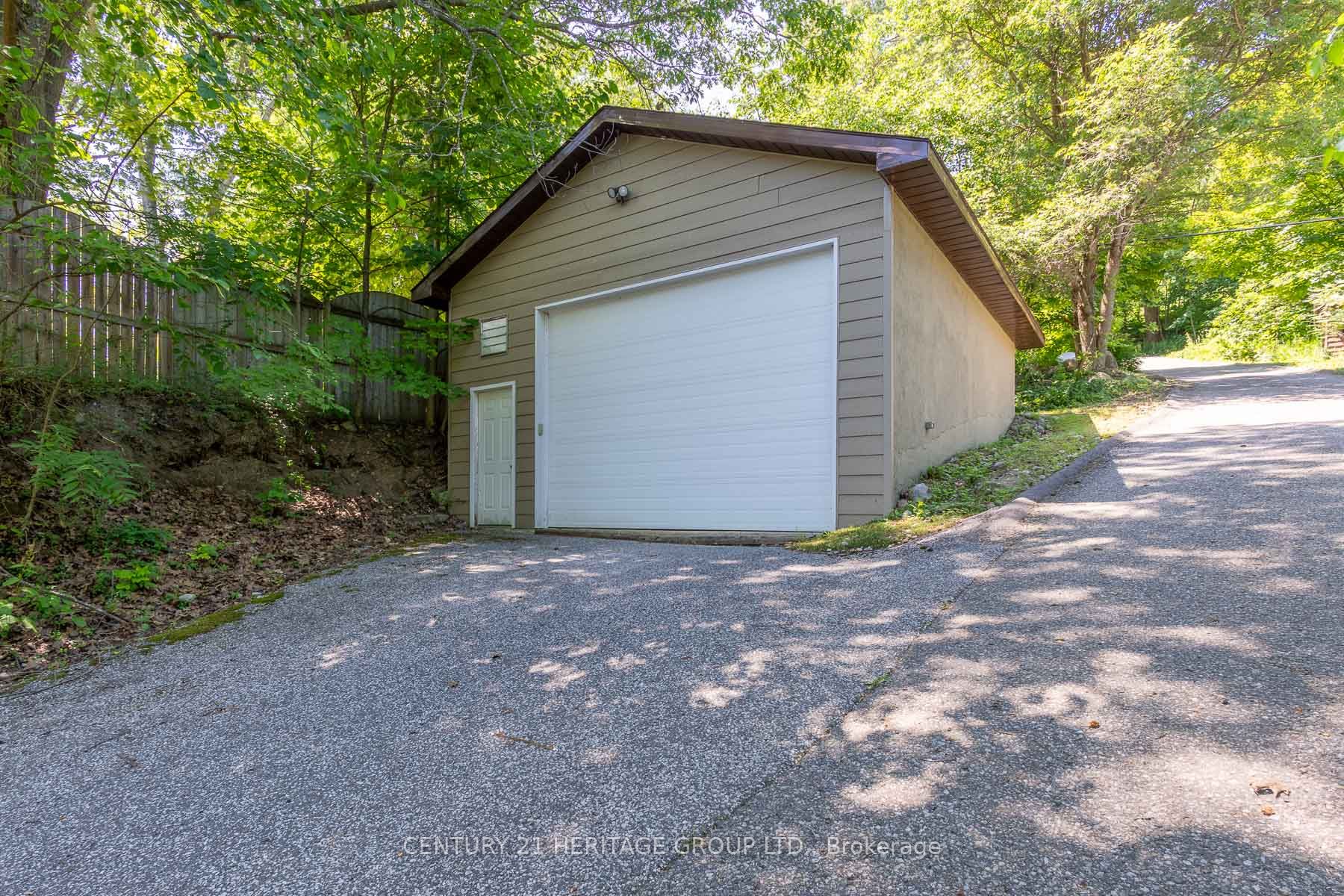 405 Champlain Road