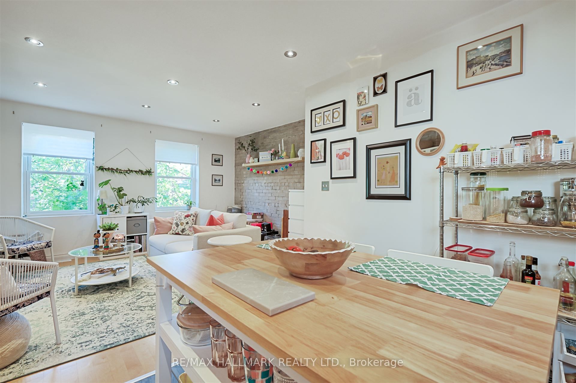 1926 Gerrard Street E