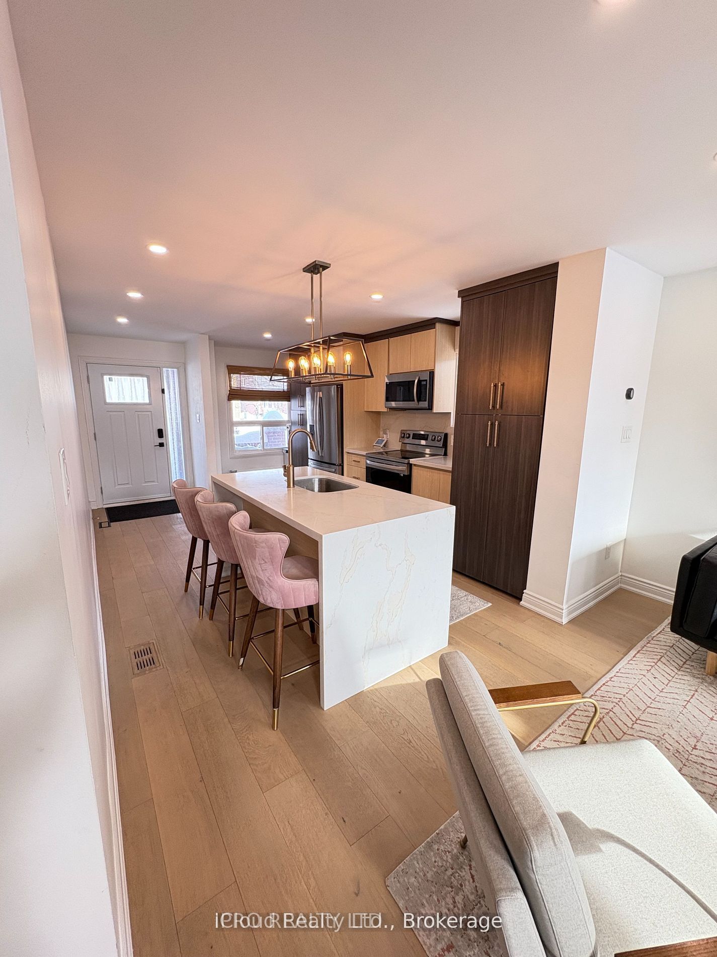 Upper- 852 Thistle Down Court