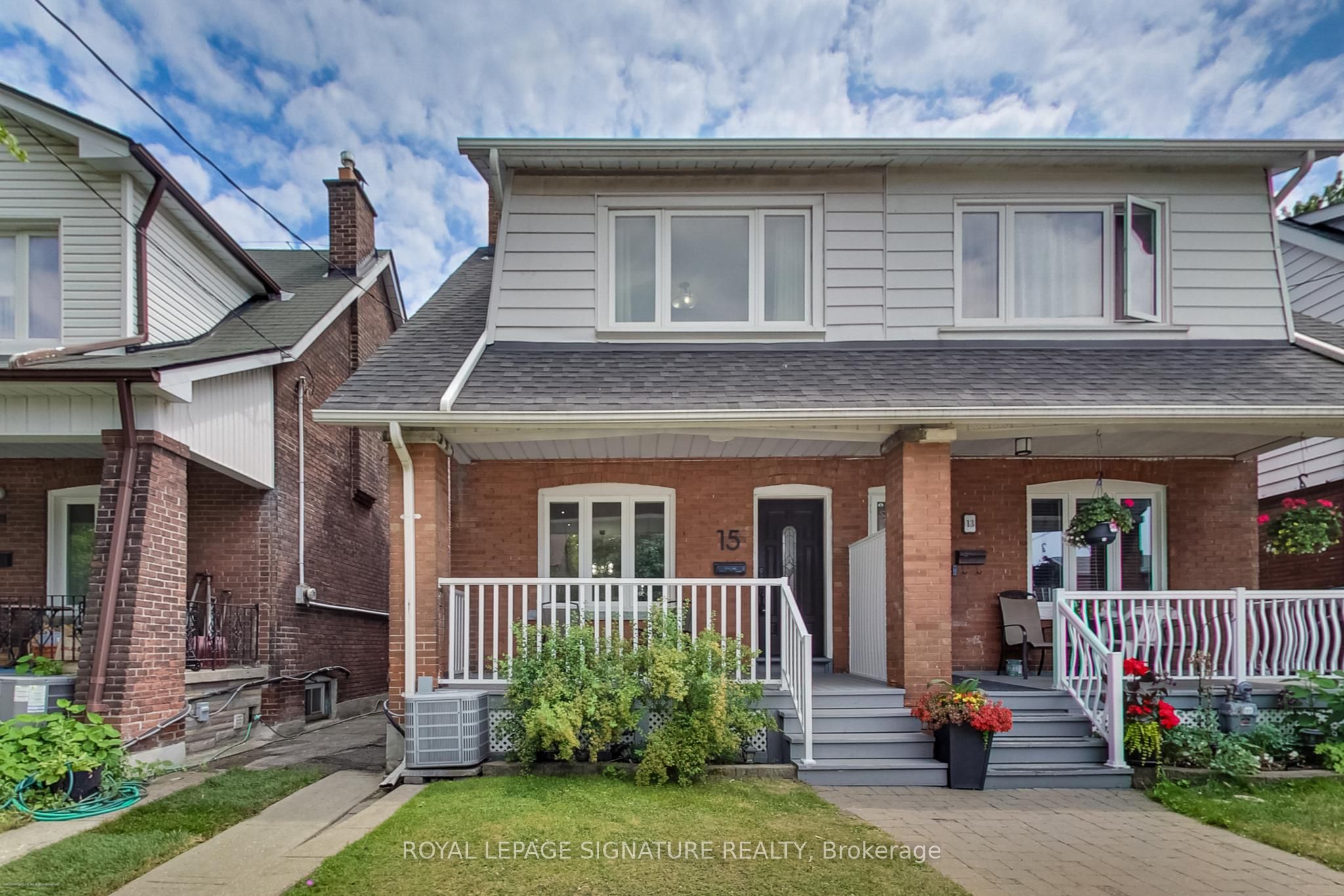 15 Glebeholme Boulevard