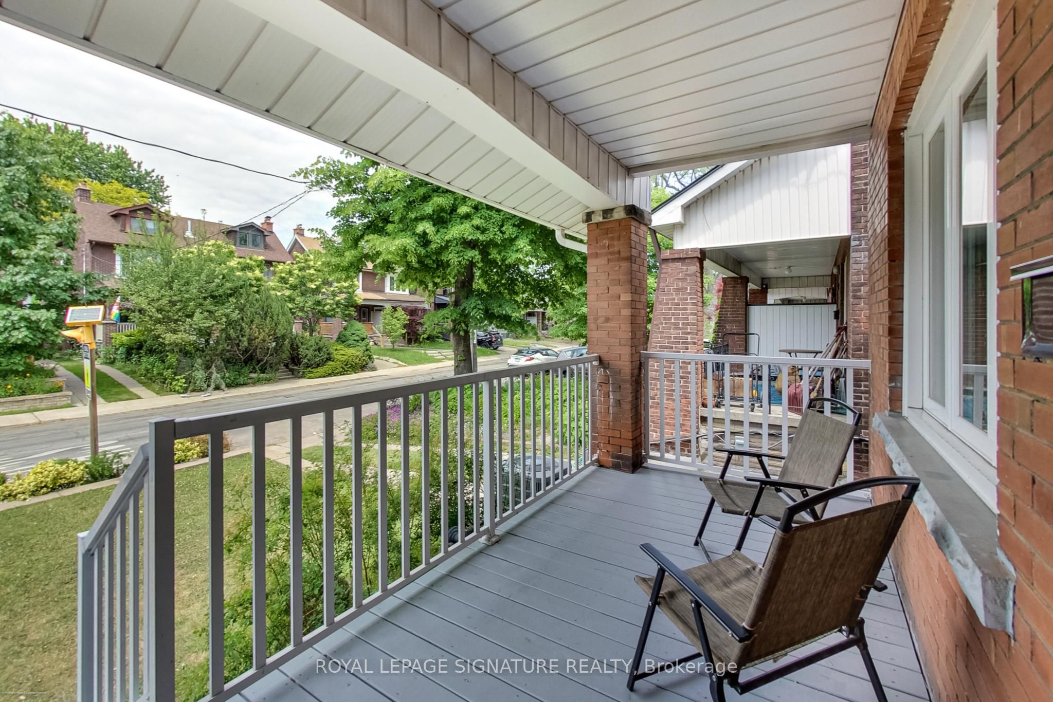15 Glebeholme Boulevard