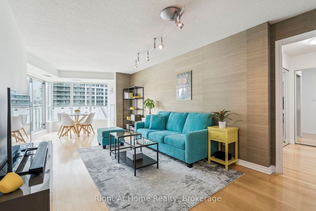 Photo of 2111 Lake Shore Boulevard W #605, Toronto, ON M8V 4B2 (MLS # W13098962)