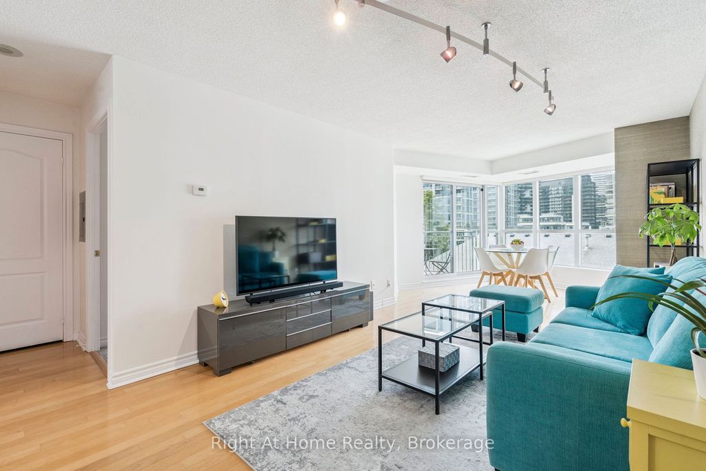 Photo of 2111 Lake Shore Boulevard W #605, Toronto, ON M8V 4B2 (MLS # W13098962)