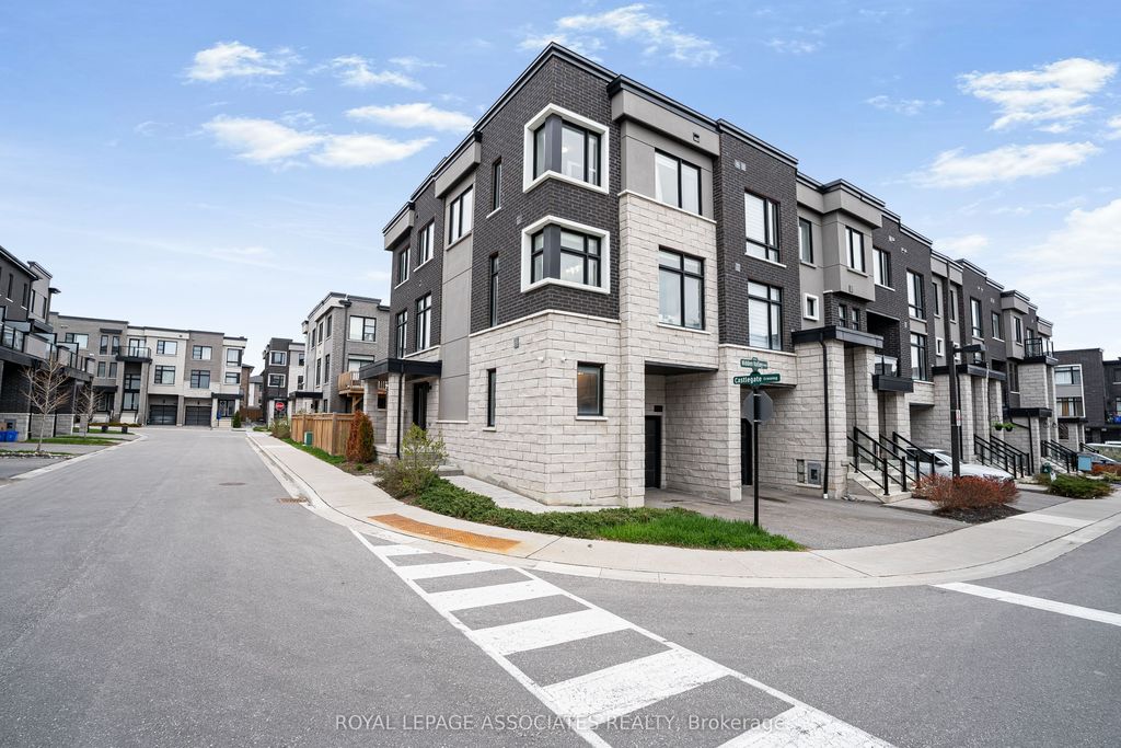 Photo of 1662 Hidden Valley Glen, Pickering, ON L1X 0H7 (MLS # E13104932)