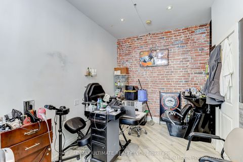 864 Broadview Avenue Toronto ON M4K 2R1