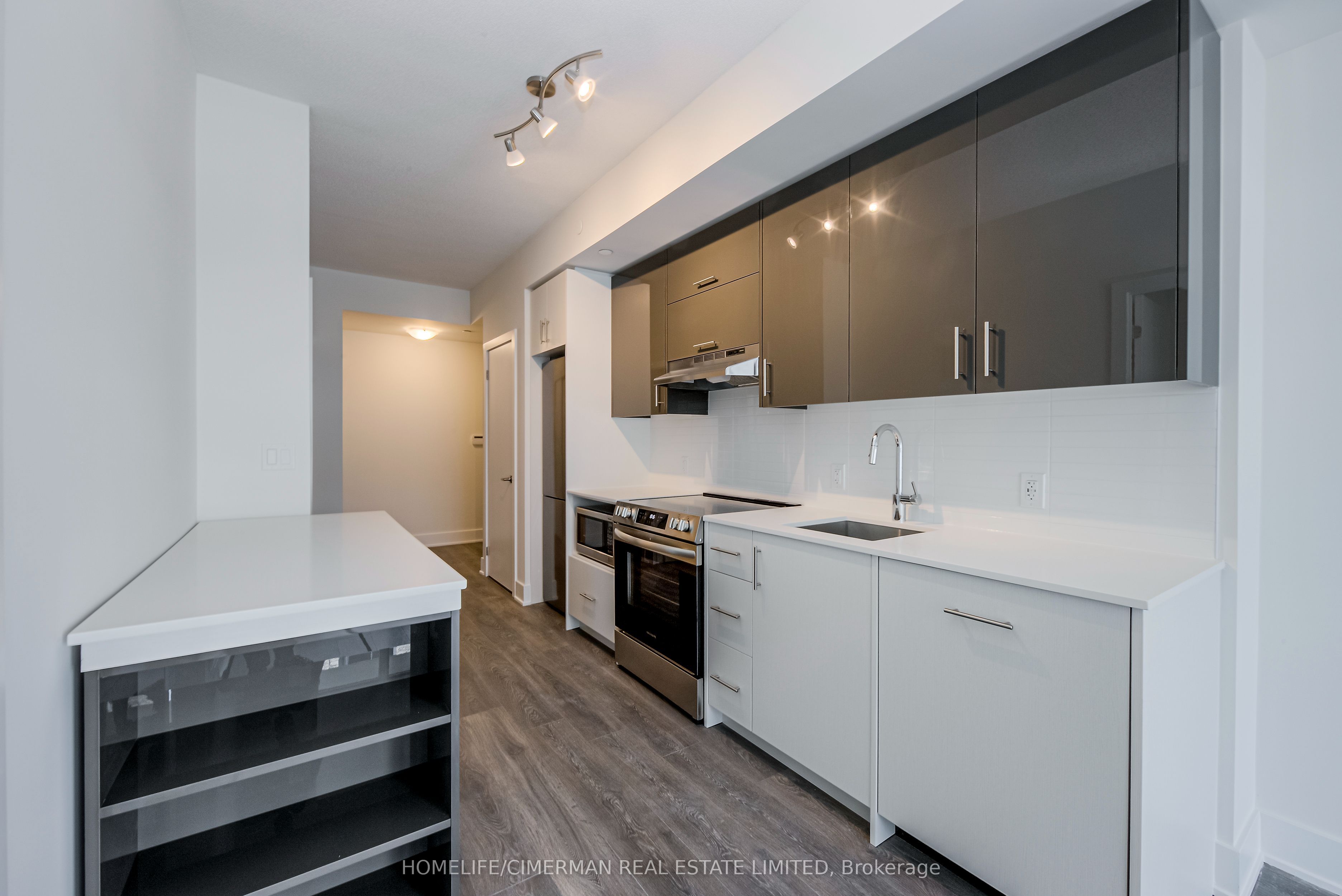 188 Fairview Mall Drive 1816