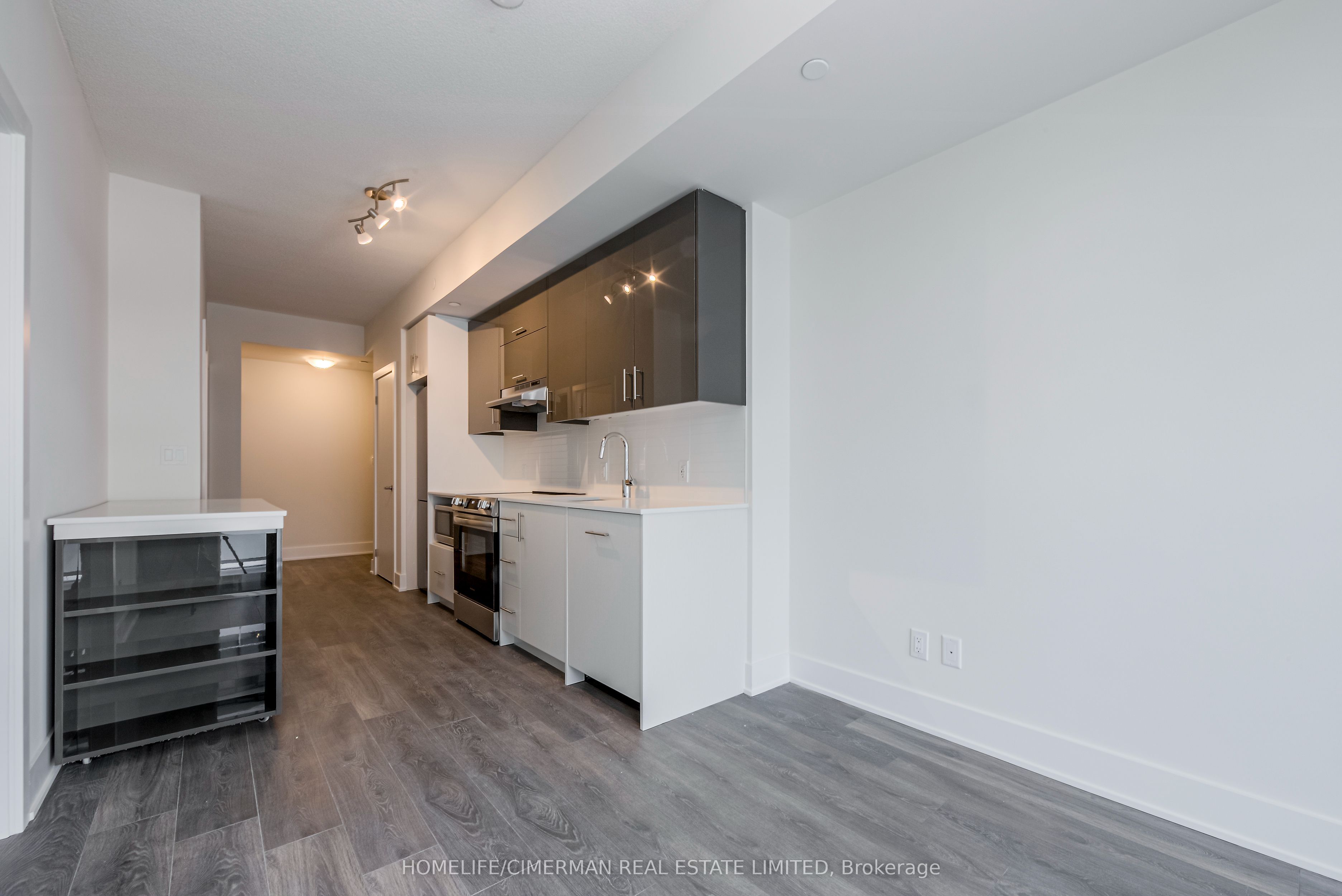 188 Fairview Mall Drive 1816