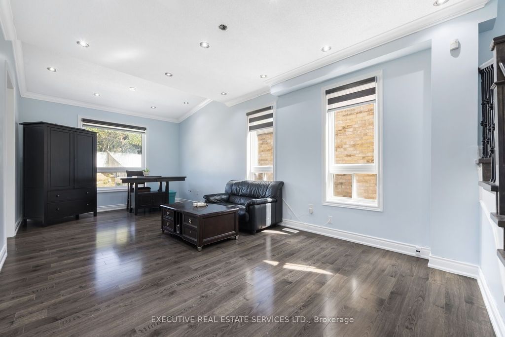 Photo of 43 Susan Avenue, Brampton, ON L6Y 5N5 (MLS # W12814076)