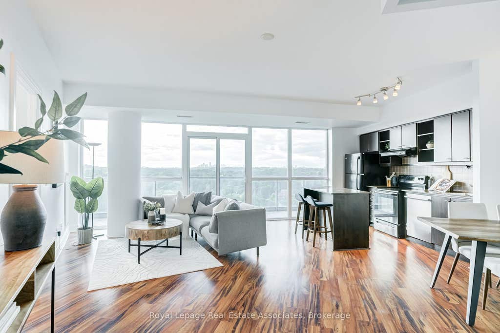 Photo of 35 Brian Peck Crescent #LPH21, Toronto, ON M4G 0A5 (MLS # C13440416)