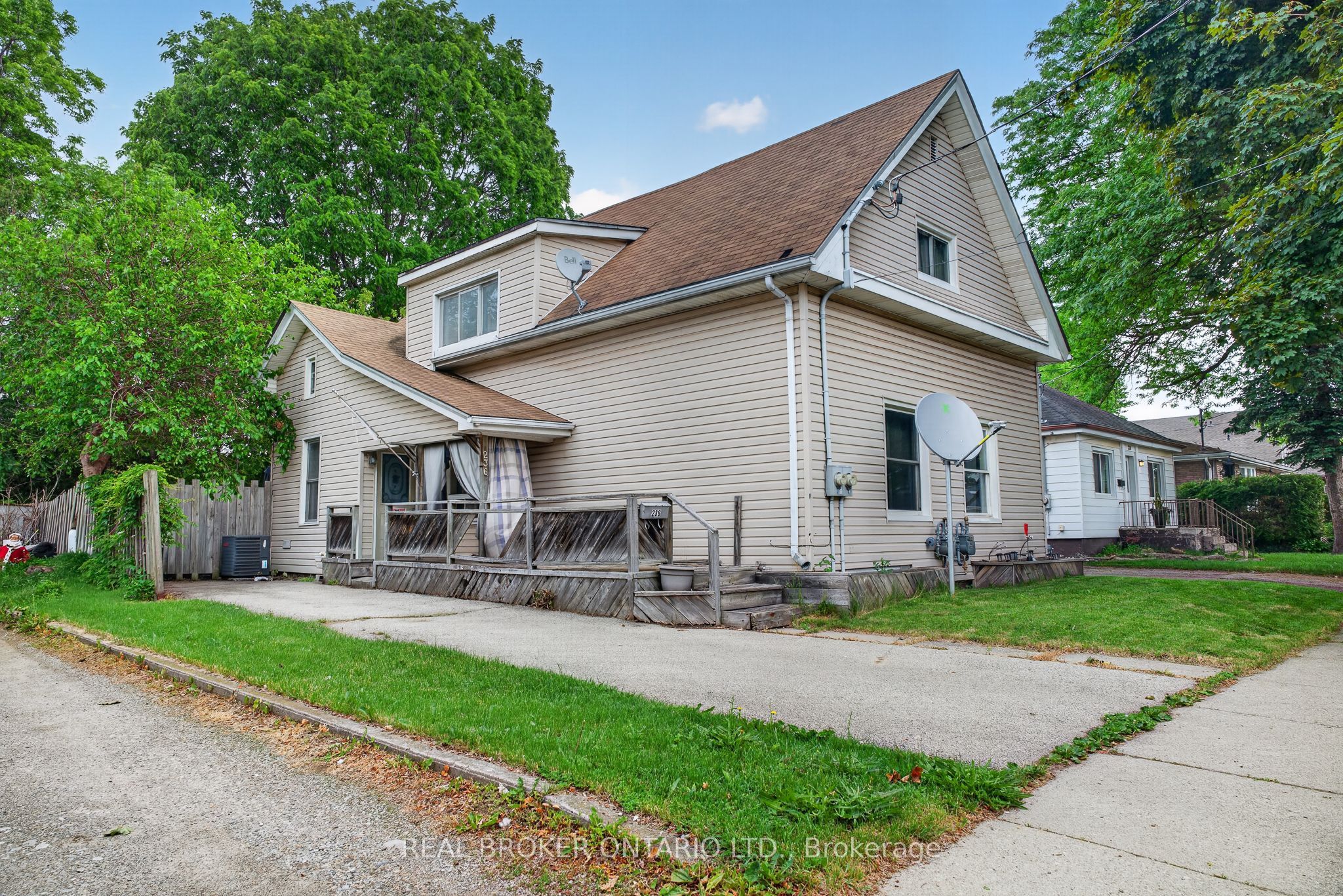 Photo 1 of 36 — 236 Marlborough Street, Brantford, ON N3S 4T3